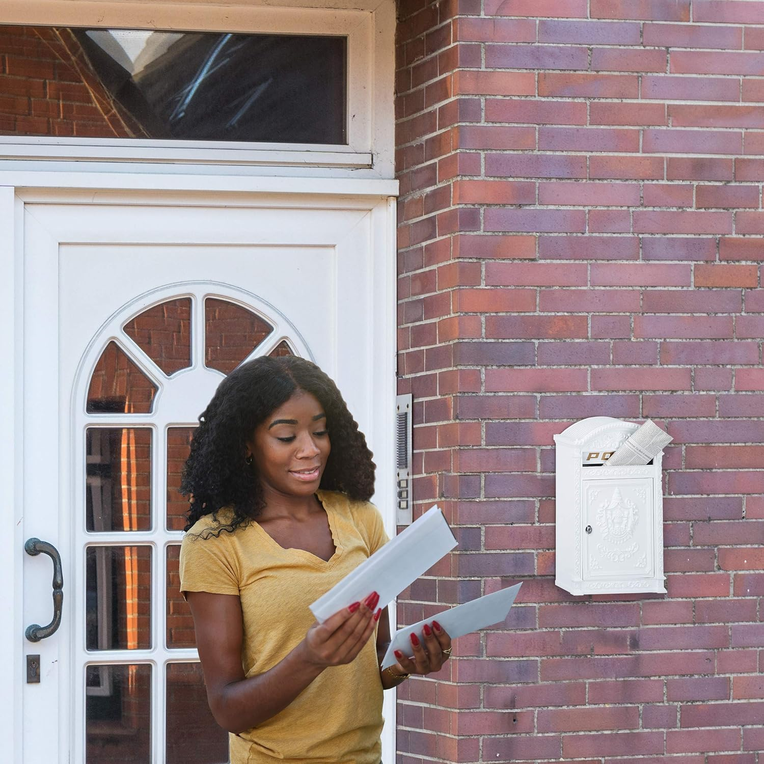 Relaxdays Antique Letterbox, 44.5 X 31 X 9.5 Cm, English-Style Wall-Mount Mailbox, Cast Aluminum, for DIN A4 Letters, with Roof, White image number 3
