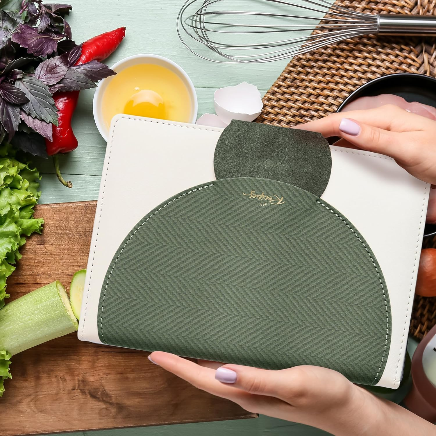 Blank Recipe Book for Own Recipes - Personalised Recipe Notebook for 100 Recipes - A5 Recipe Journal to Write Your Own Recipe Book - 224 Pages Empty Cookbook for Family & Cooking Lover