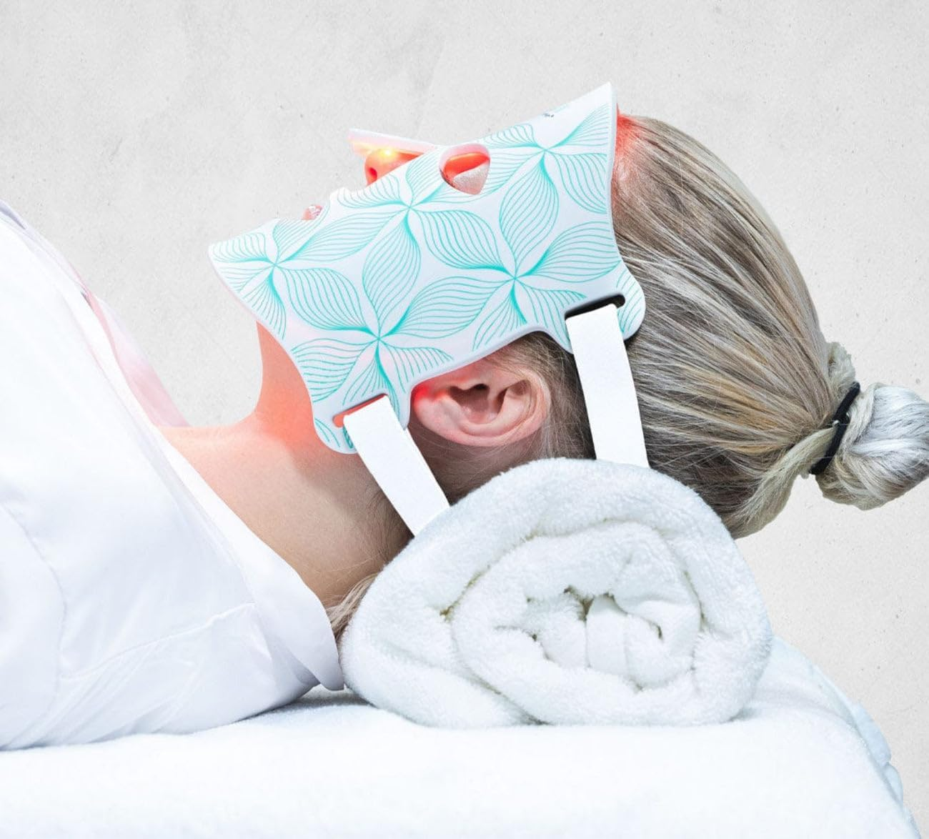 Omnilux Contour Face image number 5