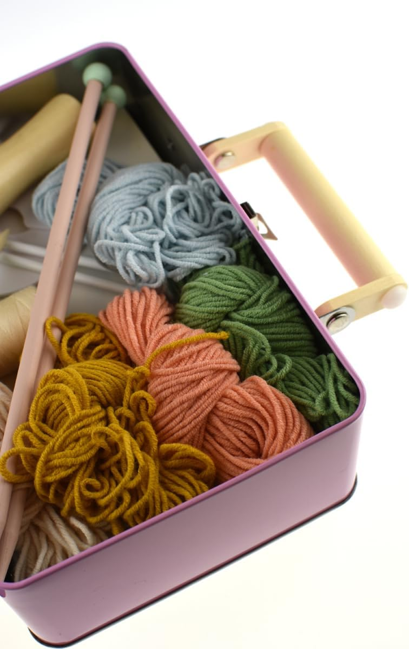 Kaper Kidz Calm & Breezy Knitting Kit in Tin Case Craft Kit for Kids image number 2