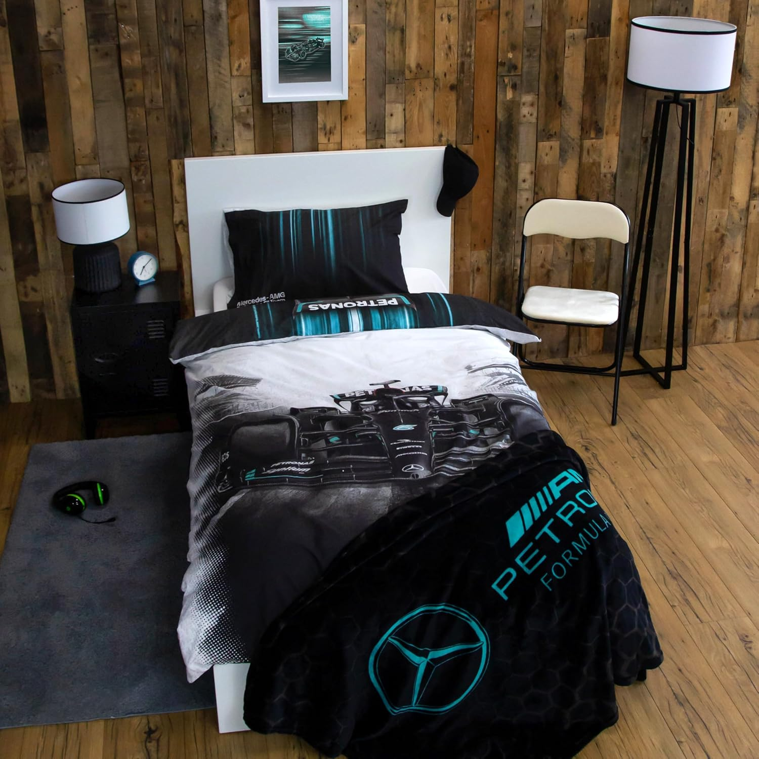 Character World Mercedes AMG Petronas Official Single Duvet Cover Set, Skyline Design | Grey Reversible 2 Sided Formula One Bedding Cover Official Merchandise Including Matching Pillow Case, Gray image number 1