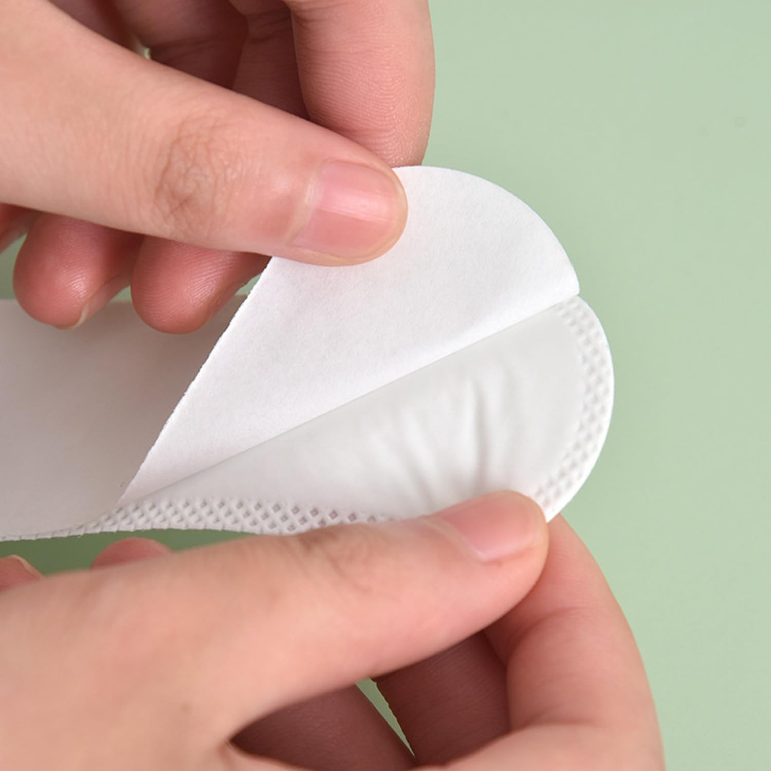 Arrerr 50 Pack Disposable Collar Protector Sweat Pads Sticker Self-Adhesive Grime Side Lining Stand Sticky Neck Liner for Hats Shirt Cuff Men Women Dress Shirts Hats Summer image number 3