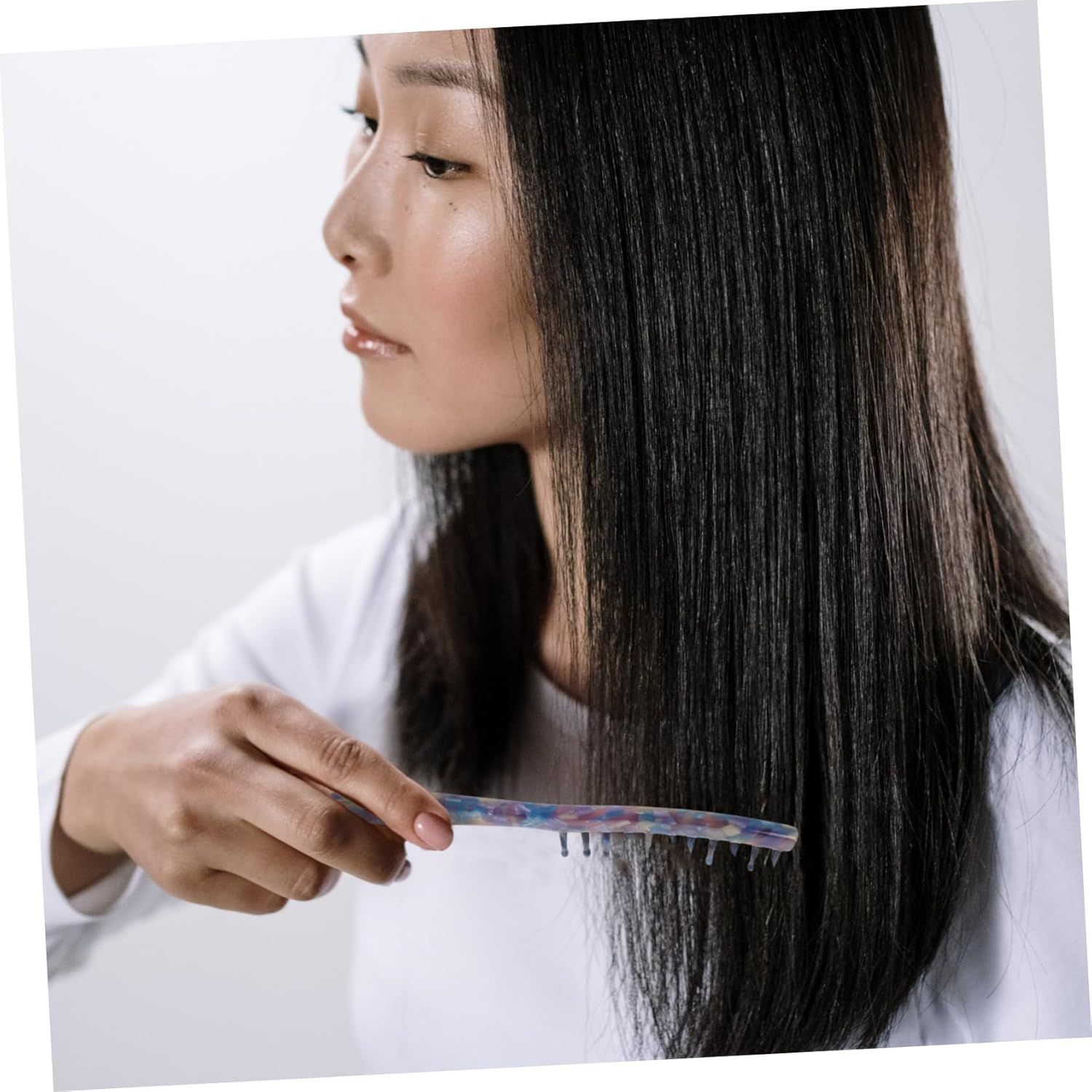 Marble Texture Hair Comb Wide Tooth Design for Detangling Curly Wet Hair Long Handle for Comfortable to Hold Retro Pattern for Women and Travel Use image number 2