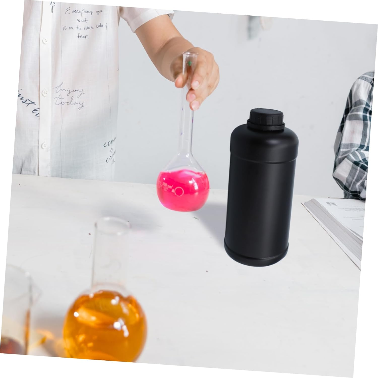 GETAJGHSD 1000Ml Plastic Reagent Bottles 4 Pack Empty Laboratory Sample Containers Caps Black Chemical Bottles for Liquid Storage for School and Home Use