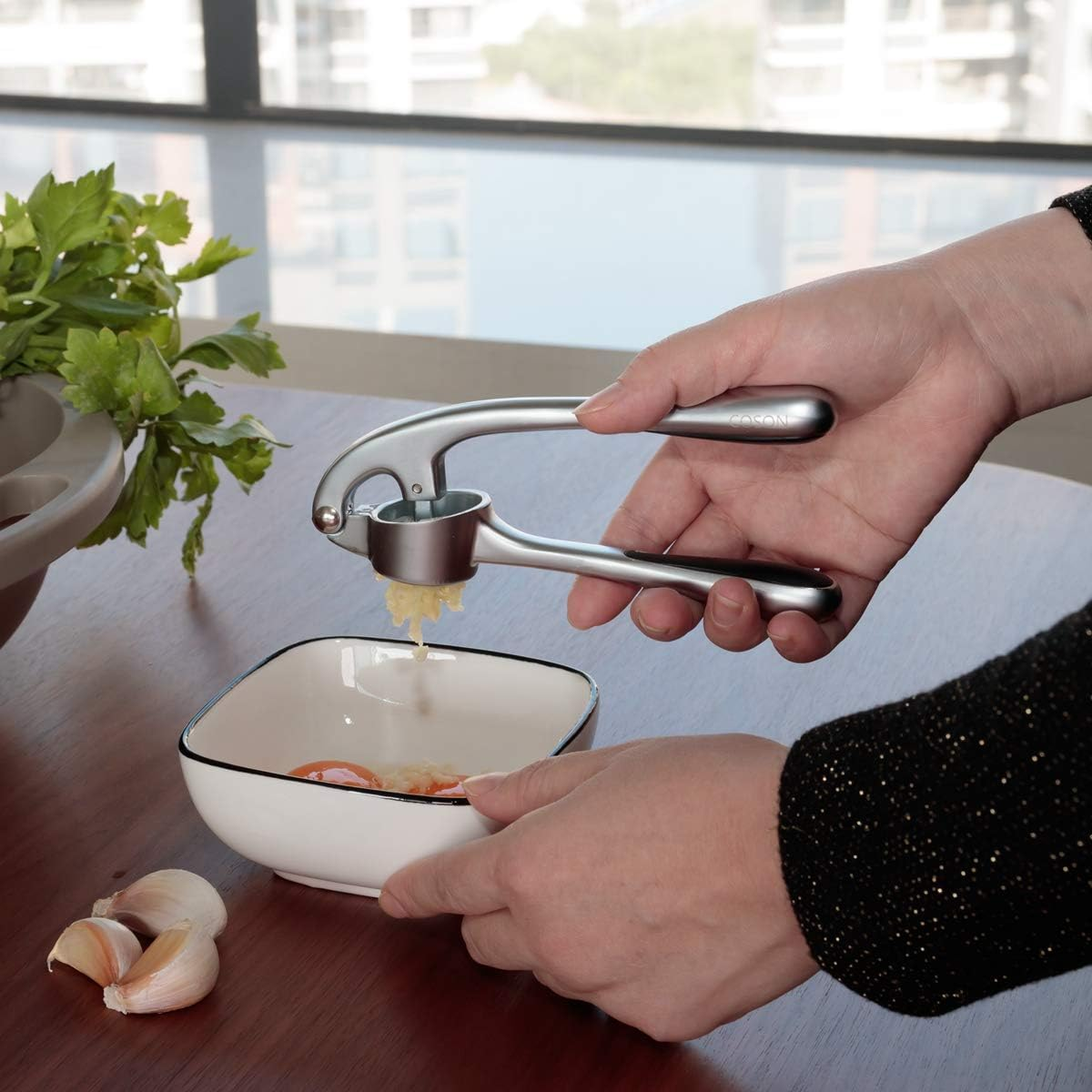 Garlic Press Mincer Crusher Peeler Chopper Garlic Puree Mashed Maker with Silicone Peeler Roller and Cleaning Brush,Zinc Alloy Heavy Soft-Handled 17X4.5Cm Silver image number 4