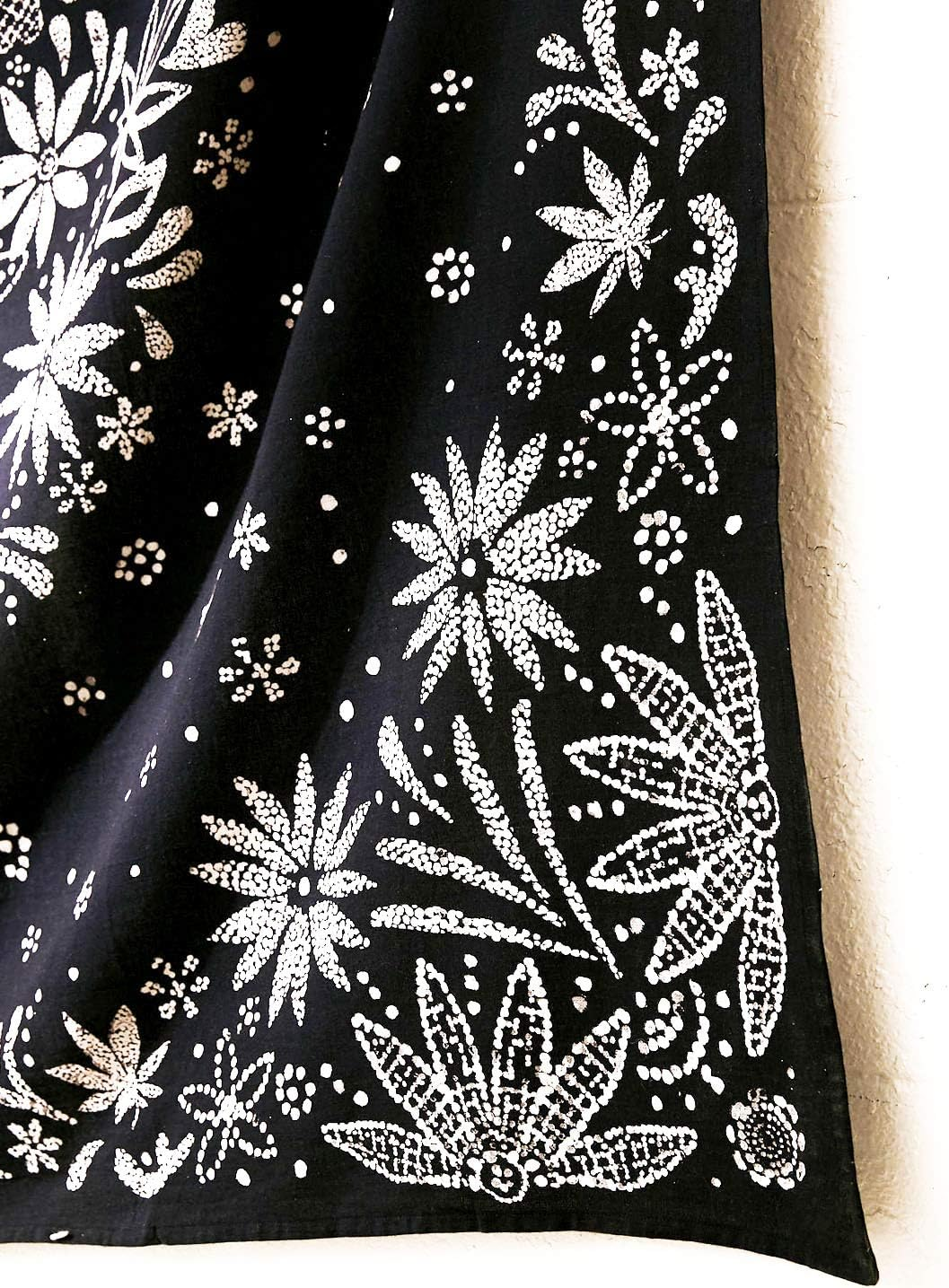 Neasow Bohemian Tapestry Wall Hanging, Black and White Floral Tapestry with Dotted Daisy Medallion Print Bedroom Boho Hippie Home Decor 36&times;48 Inch image number 5