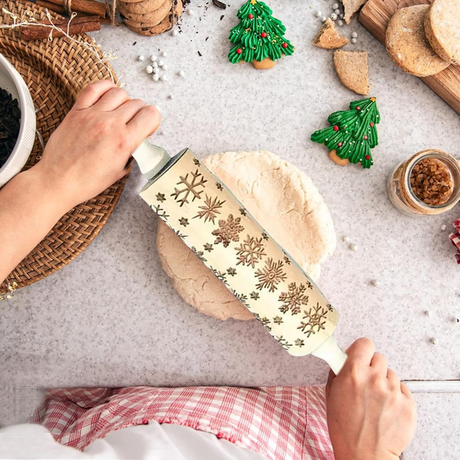 Rolling Pin with Design - Engraved Wooden Christmas Baking Cookie Stamps | Elegant Dough and Clay Roller Kitchen Decor Tools for Bun Pizza Pastries