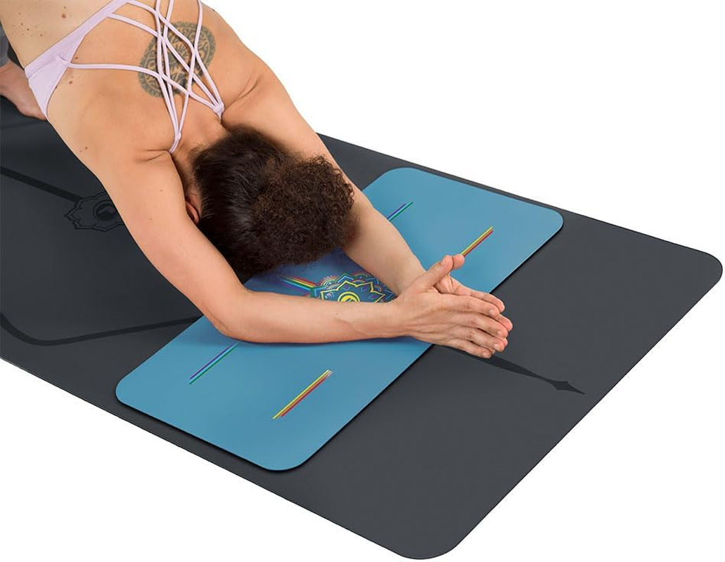 Liforme Yoga Pad - Free Yoga Bag Included - Patented Alignment System, Warrior-Like Grip, Non-Slip, Eco-Friendly and Biodegradable, 4.2Mm Thick Pad for Knee, Elbow and Hand Support during Yoga - Blue image number 7