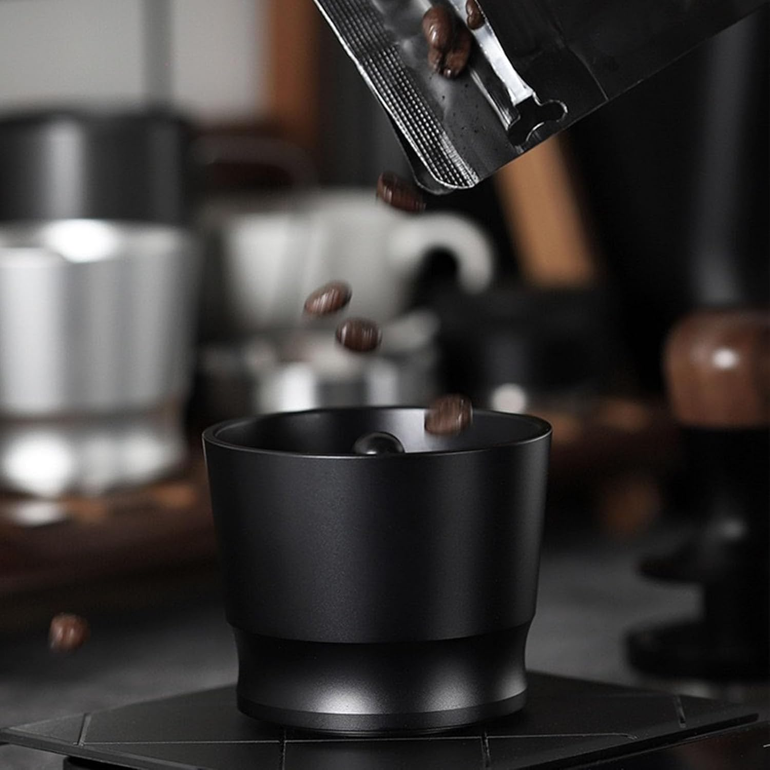 58Mm Coffee Blind Shaker, Press Aluminum Alloy anti Flying Powder Cup, Ergonomic Coffee Dosing Rings, Espresso Powder Receiver Cup for 51Mm 53Mm 58Mm Portafilter (Black) - Black image number 5