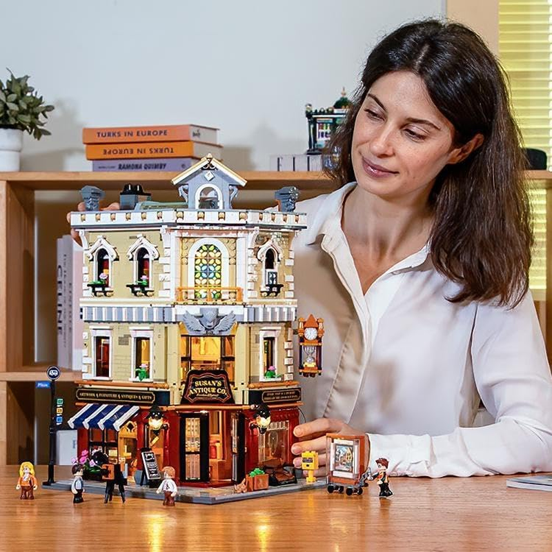 FUNWHOLE Antique Shop Lighting Building Block Set - City Life Corner Shop LED Light Construction Kit Model Set 2847 Pieces for Adults and Teenagers image number 2