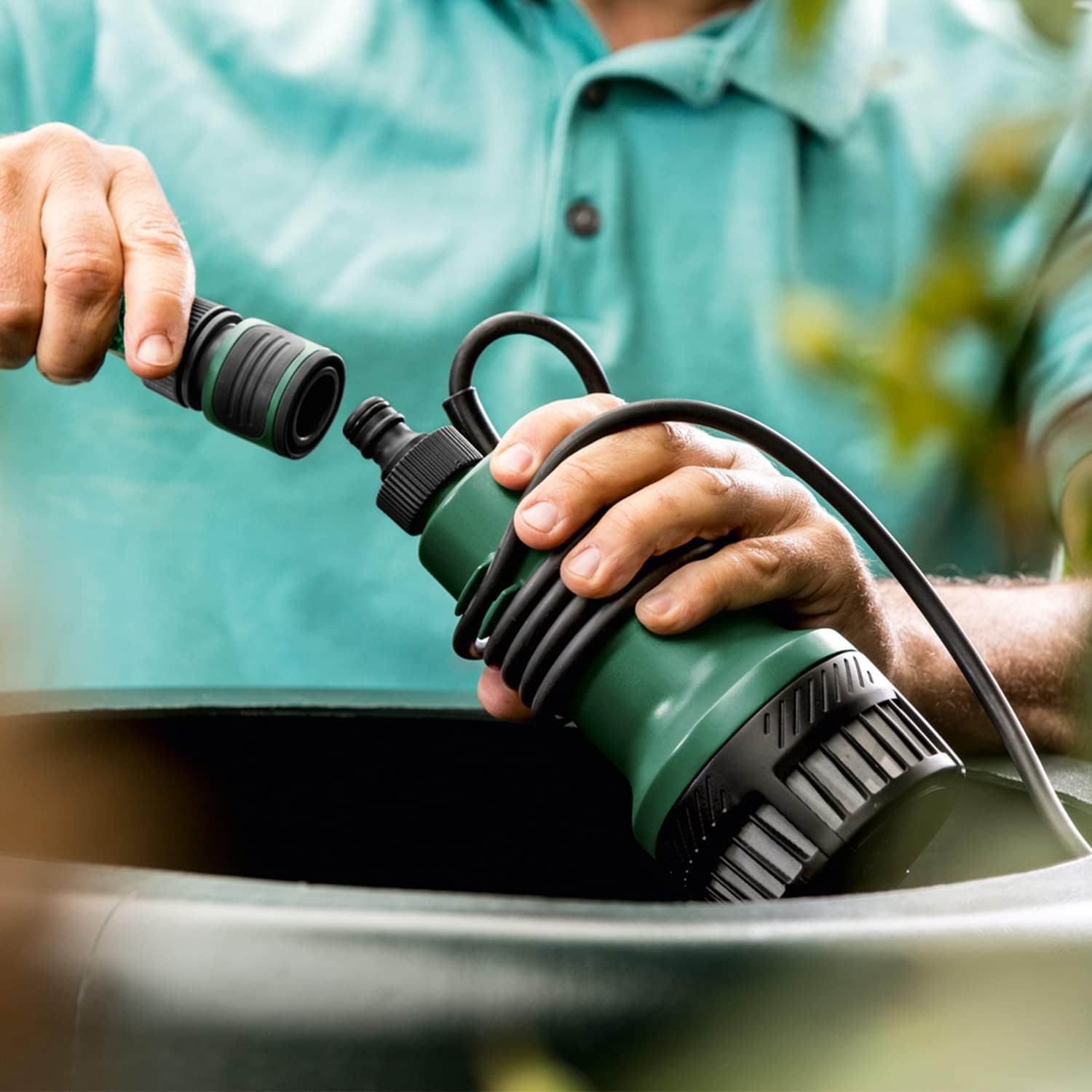 Bosch Home & Garden Cordless 18V Submersible Pump with 4.0Ah Battery & Fast Charger (Gardenpump 18V-2000)