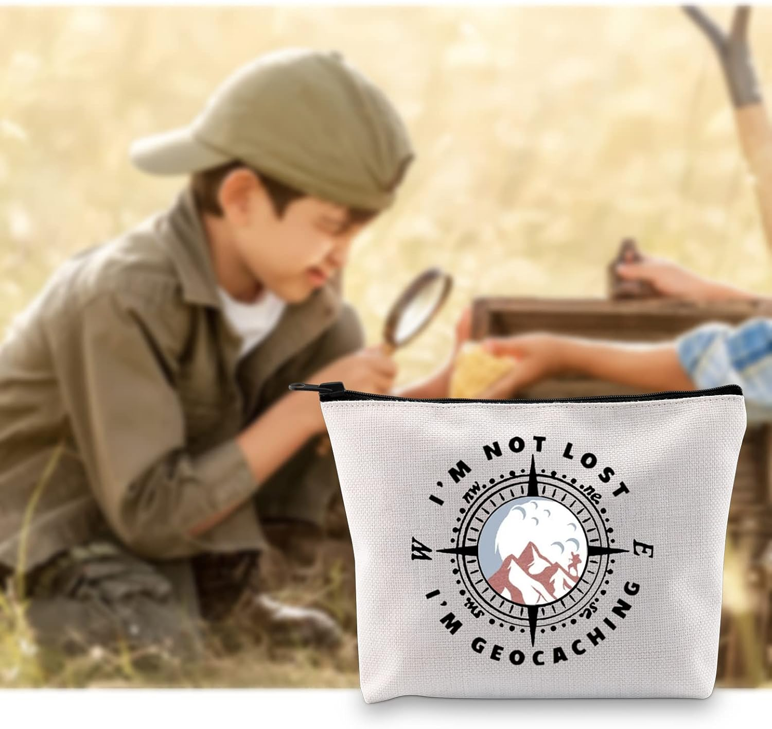 G2TUP Geocacher Geocaching Gift Geocacher Makeup Bag I&rsquo;M Not Lost I&rsquo;M Geocaching Cosmetic Bag Treasure Hunter Gift Outdoor Lover Travel Bag with Zipper, Geocaching White Bag, image number 3