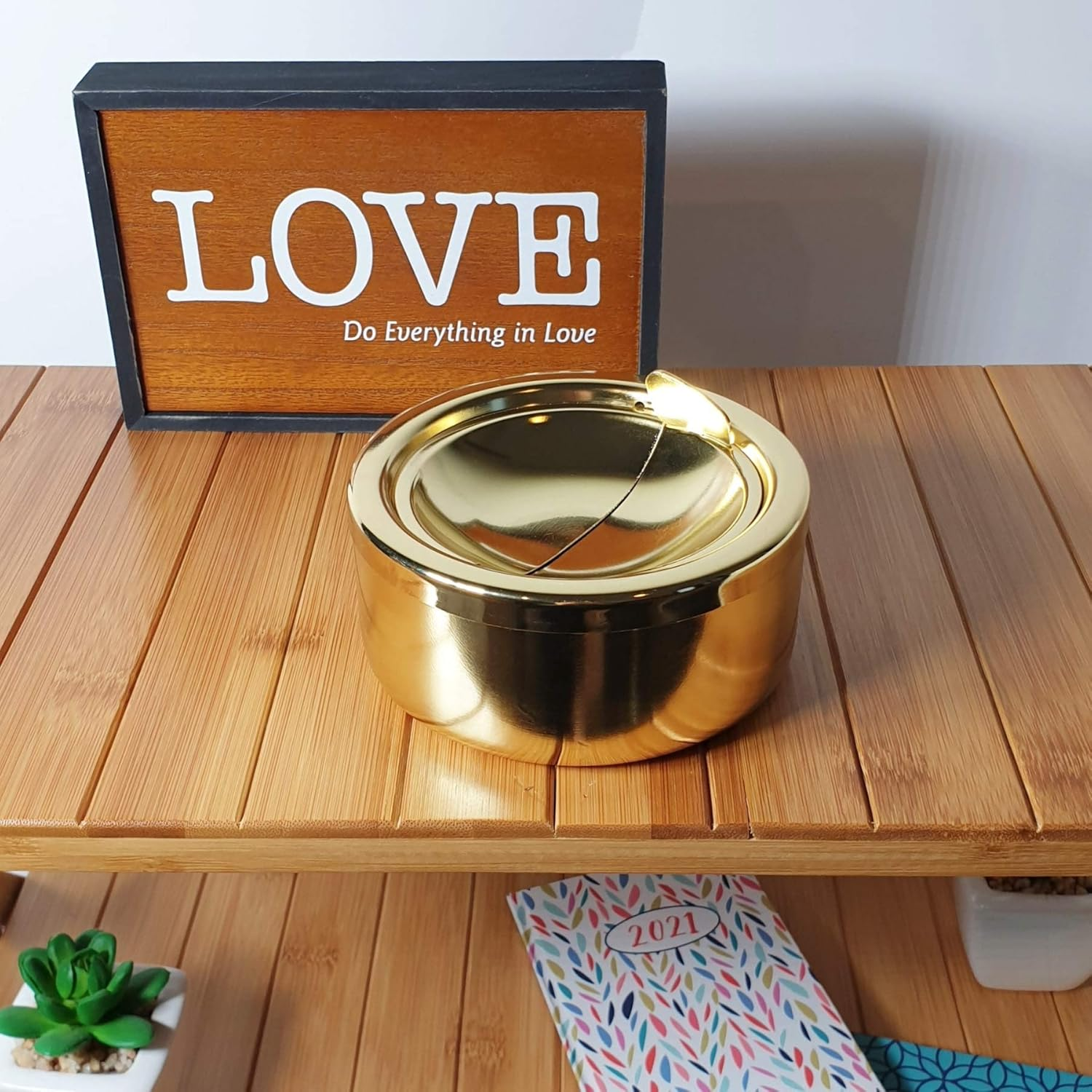 Gold Classic Metal Ashtray with a Lid for Cigarettes - Windproof Outdoor Ashtrays Can Patio Outdoor Indoor Decorative Fancy Ash Tray - Gold image number 6