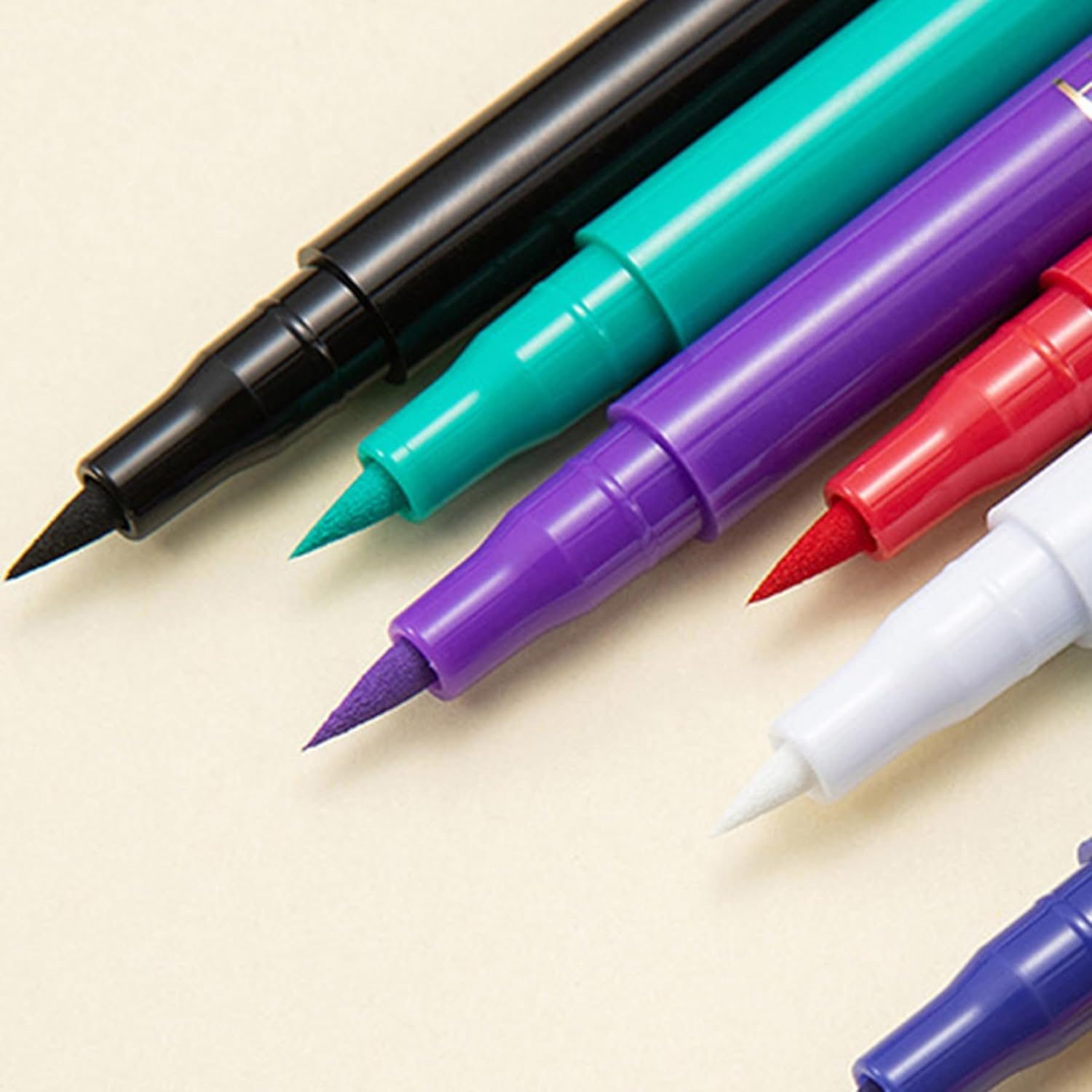 Coloured Eyeliner, Waterproof Liquid Eyeliner All Day Long-Lasting, Red Eye Liner Pen for Eye Makeup &ndash; Smooth, Smudge-Proof, Highly-Pigmentedd image number 2