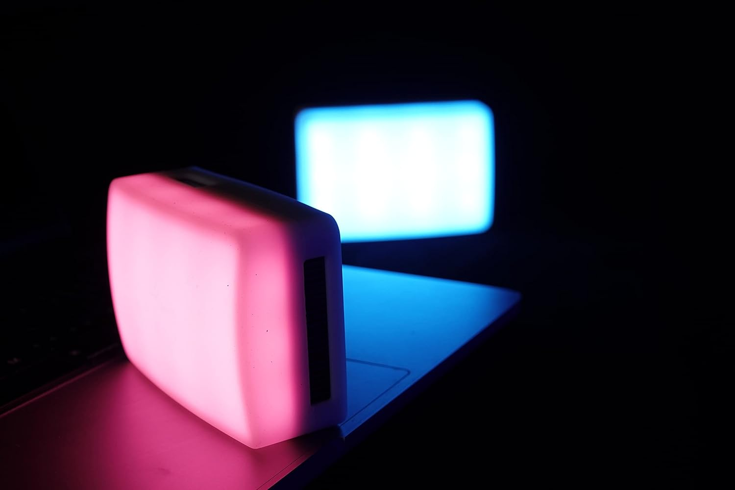 Aputure Amaran AL-MC RGBWW on Camera Video Light, CRI/TLCI 96+, Temperature 3200K-6500K, HSI Mode,Support Magnetic Attraction and App with USB-C PD and Wireless Charging image number 2