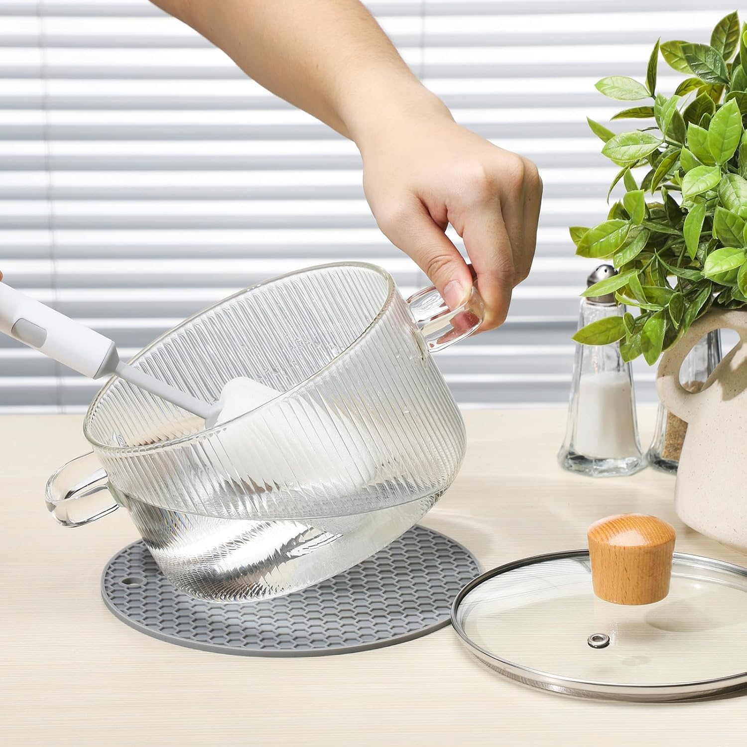 Glass Cooking Pot with Lid, 1.6L/54Oz Heat Resistant Glass Saucepan with Double Handles, Non-Stick Borosilicate Glass Stovetop Pot Safe Clear Cooking Pot for Soup Milk Sauce Pasta Noodle(1.6 QT) image number 6