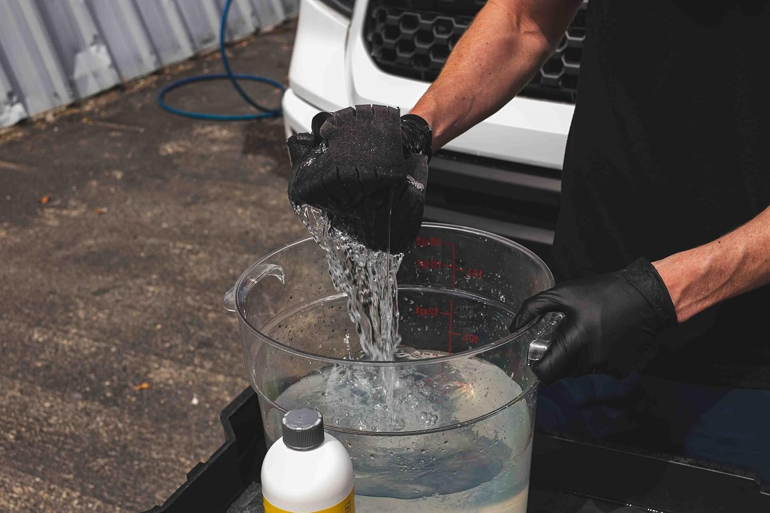 The Rag Company Ultra Safe Sponge - Latest Foam Technology Safe for All Types of Paint and Wheel Finishes - Easy-To-Hold Ergonomic Grip for Wash Bucket and Rinseless Washing - Dark Grey image number 6