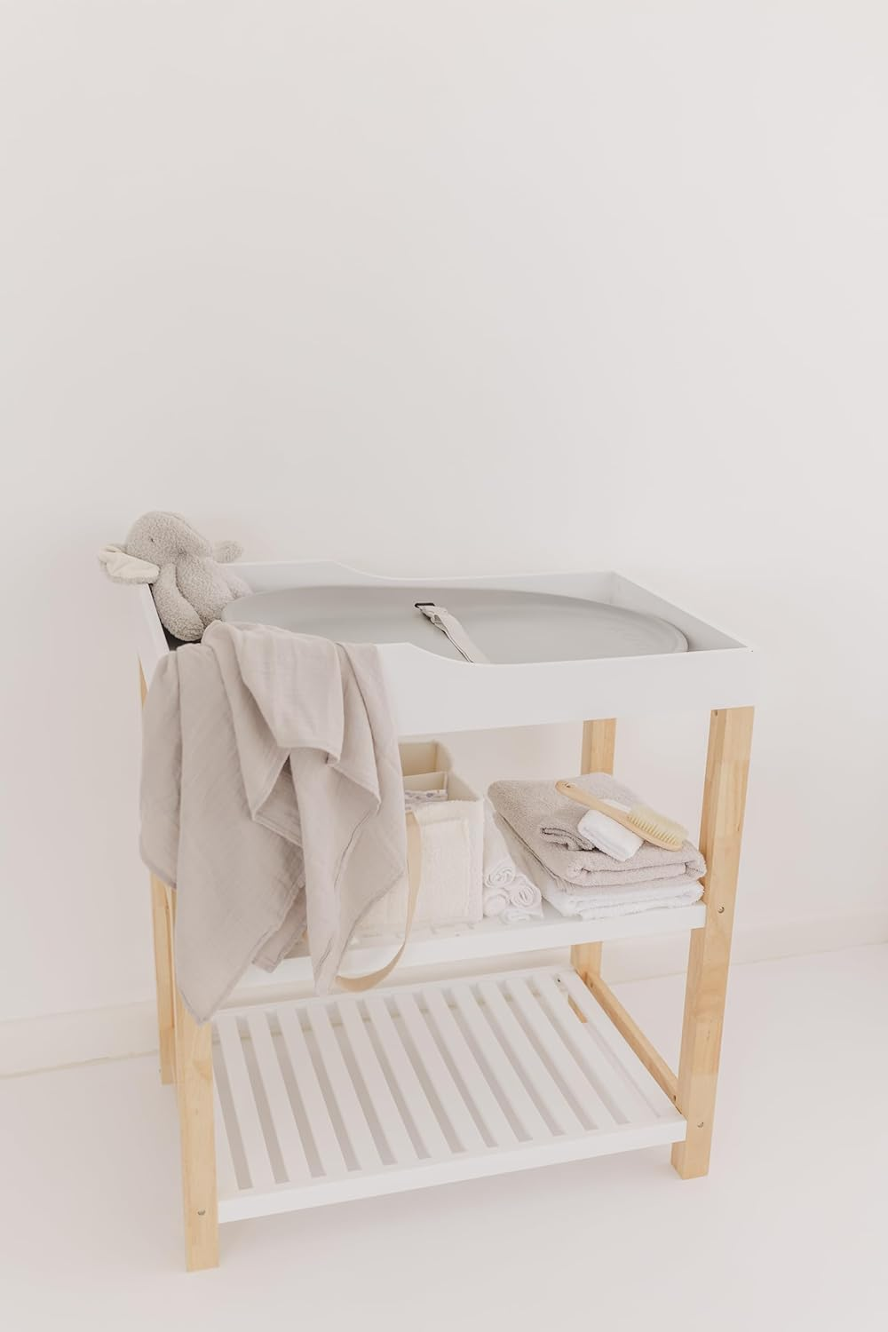 Non-Slip Base Cuddle Change Mat from Bubble (Beautifully Conceived) for Newborn through Toddler Years Supporting up to 16.3Kg image number 5