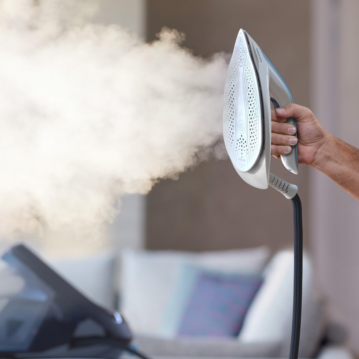 Philips Perfectcare 8000 Series Steam Generator Iron &ndash; Automatic Steam, Ultra-Powerful 600G Boost, No Burns, Steamglide Soleplate, 1.8L Tank (PSG8030/25) image number 1