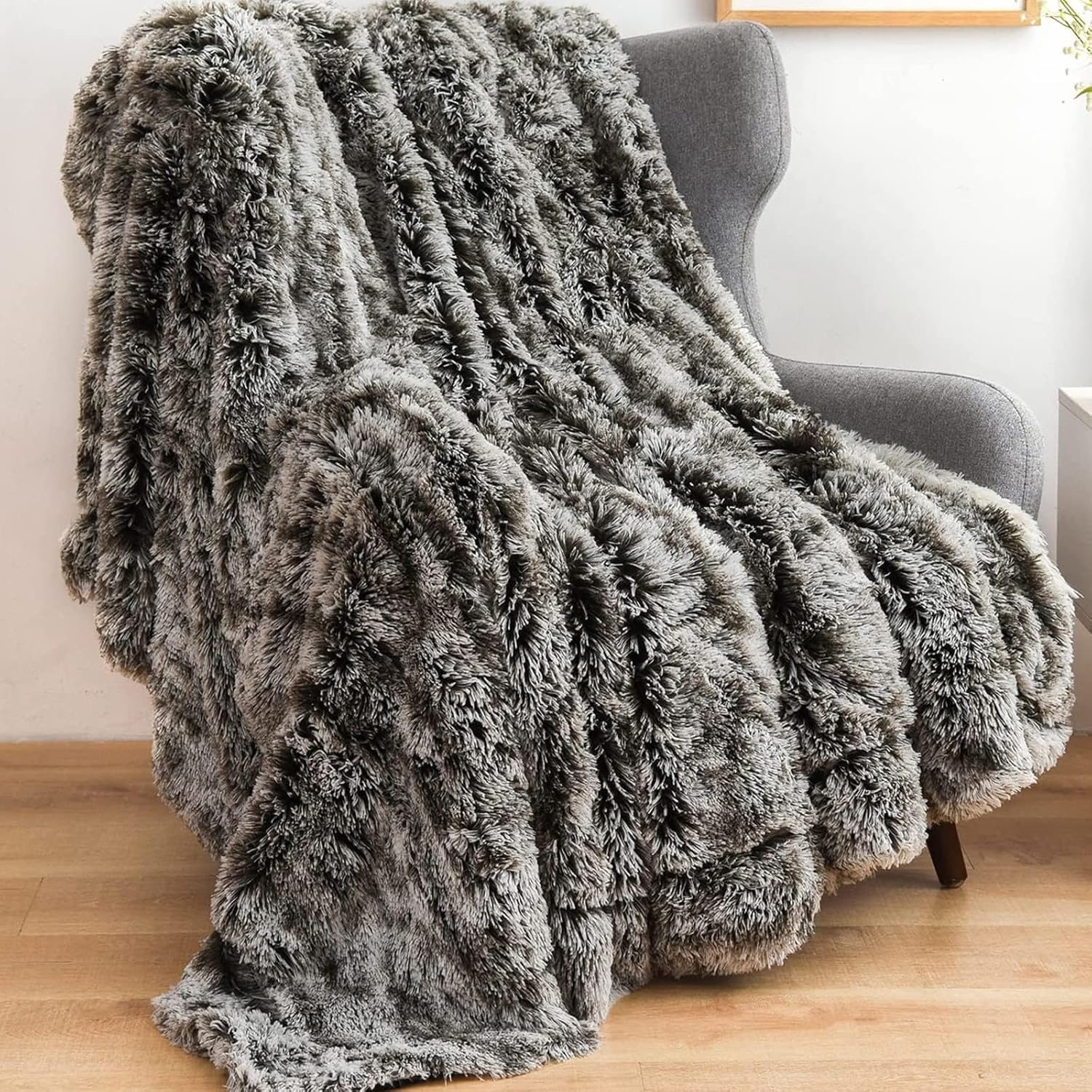 NEWCOSPLAY Faux Fur Throw Blanket Super Soft Cozy Plush Fuzzy Shaggy Blanket for Couch Sofa Bed (Frosty Grey Shaggy, Throw(50"X60"))