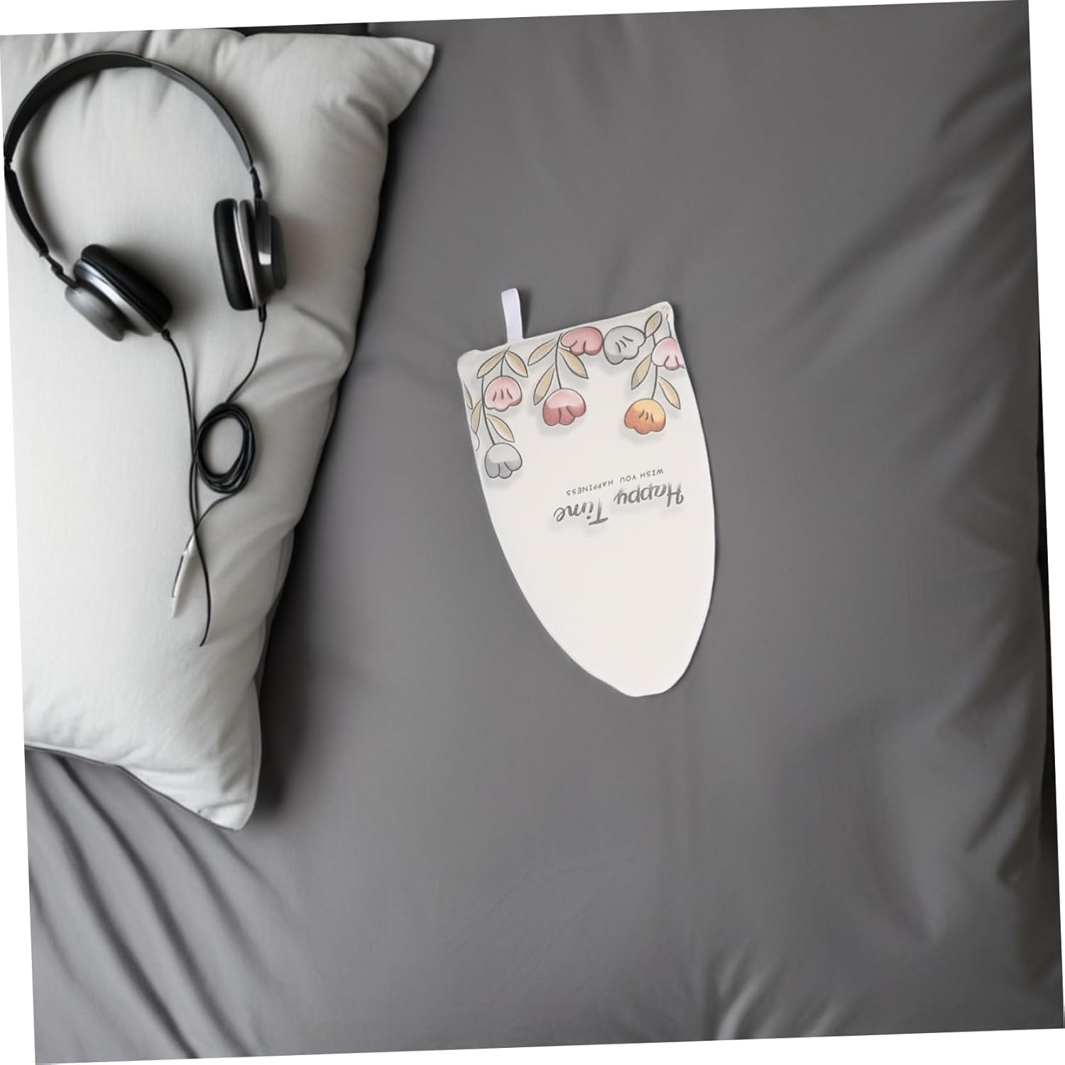 Heat Resistant Ironing Pad Mitt with Thick Sponge Padding Breathable Steam Glove for Home and Travel Portable Scald Steaming Mitt with Hanging Loop Lightweight Ironing Accessory image number 4