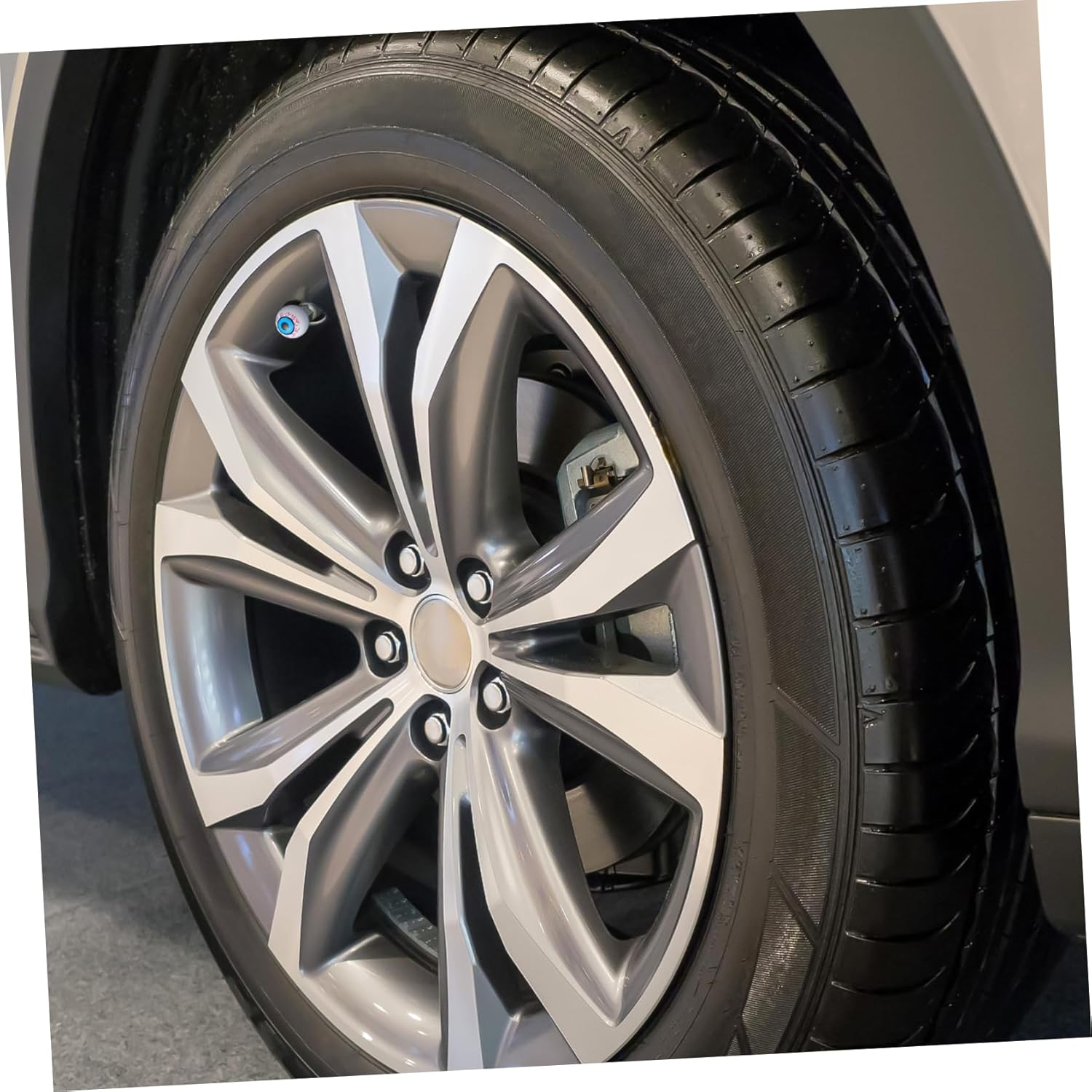 LIFKOME 24Pcs Car Tire Valve Caps Automotive Accessories Novelty Eyeball Valves Wheel Decorations