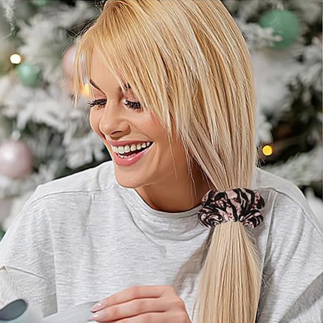 Pack of 3 Hair Bobbles Scrunchies Hair Rubber Bands Hair Bands Elastic Colourful Hair Accessories Hair Rope for Girls Women Ponytail Hair Bobbles with Zip Pocket Hair Scrunchies