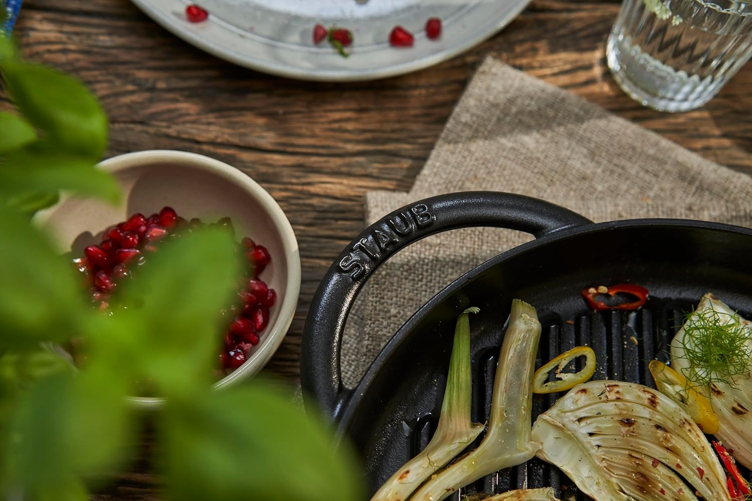 Staub 40509-377 Pure Grill round Black 10.2 Inches (26 Cm) Grill Pan, Both Handed, Cast Iron, Induction Compatible, Japanese Authentic Product image number 1