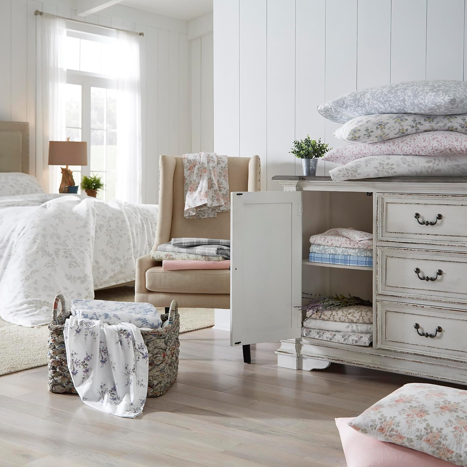 Laura Ashley Flannel Queen Sheet Set, Victoria image number 1