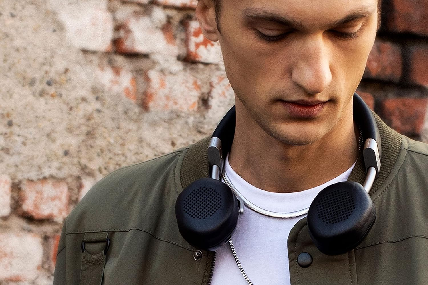 V-MODA S-80 Wireless Headphones and Speaker System. Sleek and Stylish Design. Personalize Your S-80 with Interchangeable Magnetic Covers (Black)