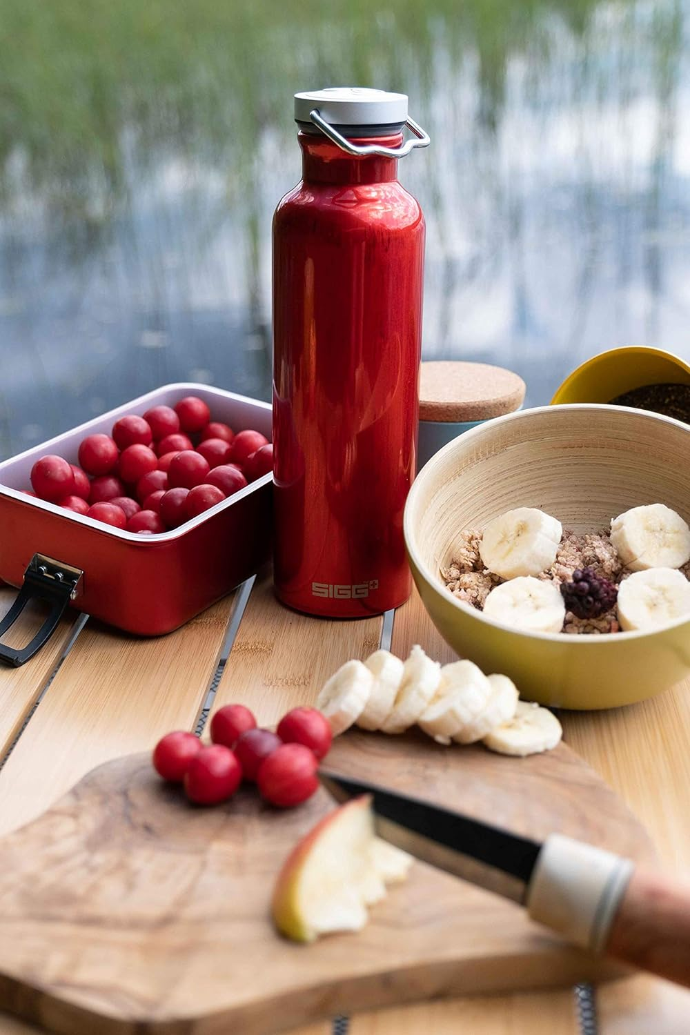 SIGG Original Red Water Bottle (0.75 L), Pollutant-Free and Leak-Proof Metal Bottle, Lightweight and Sturdy Aluminium Bottle with Screw Cap - Aluminum image number 4