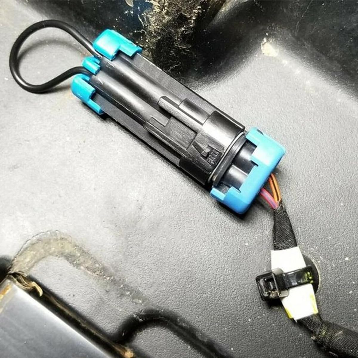 AIMALL 2X Seat Belt Harness Bypass Plug for Can-Am Maverick X3, Commander, Defender - Quick Disconnect Clip, ABS, 2.87 X 0.86 Inches image number 3