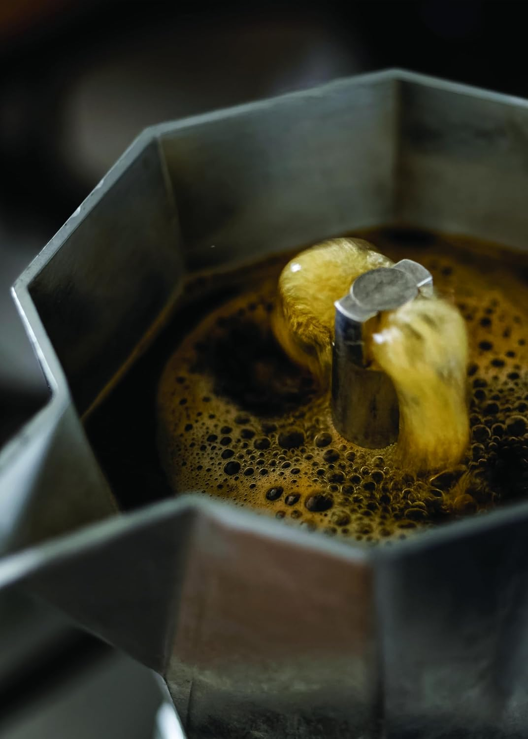 Bialetti Moka Express &ndash; Iconic Stovetop Espresso Maker | Makes Real Italian Coffee | 3 Cup Moka Pot (130 Ml) | Aluminium | Candy Pink image number 2