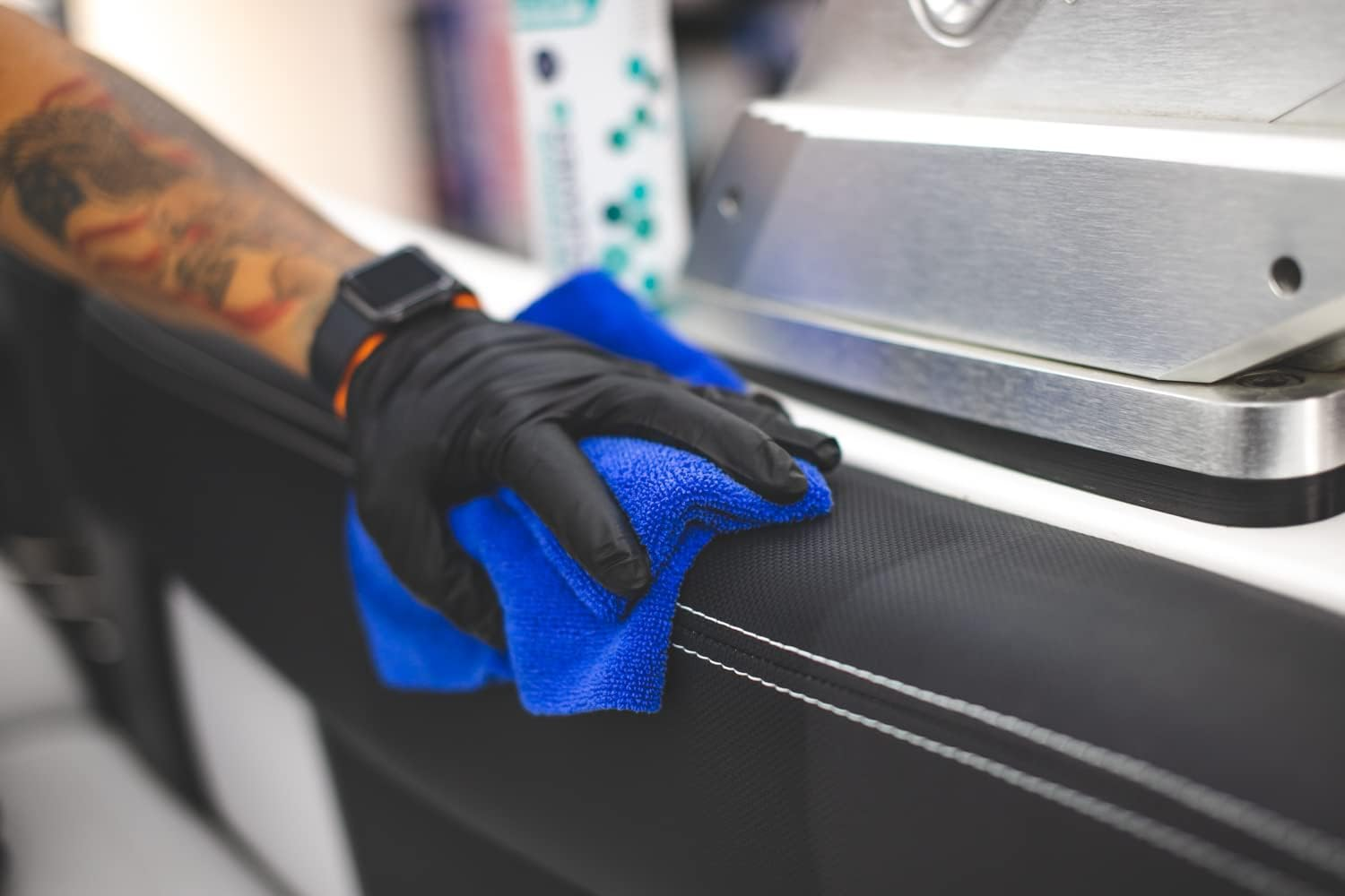 The RAG Company (10-Pack) 16 In. X 16 In. Professional Edgeless 365 GSM Premium 70/30 Blend Microfiber Polishing Wax Removal and AUTO Detailing Towels (16X16 Royal Blue) image number 3