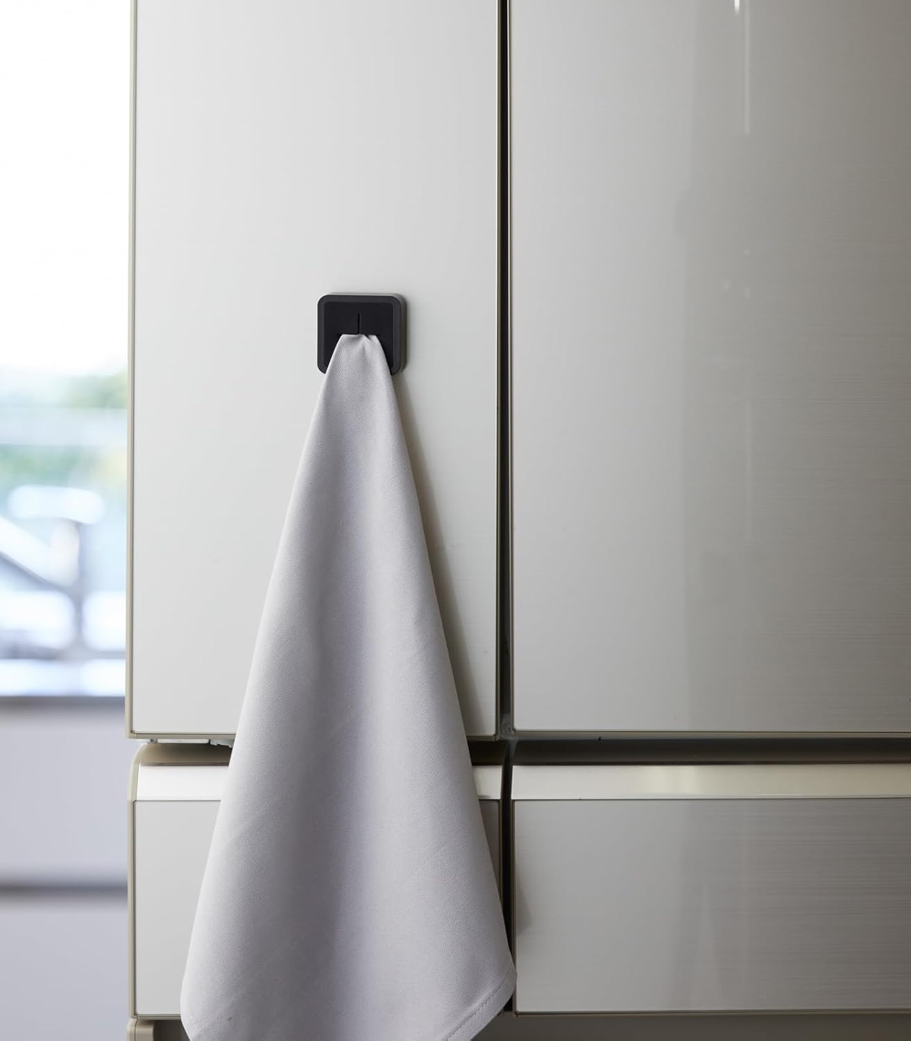 Yamazaki 5630 Film Hook Towel Holder, Black, Approx. W 2.2 X D 0.9 X H 2.2 Inches (5.5 X 2.3 X 5.5 Cm), Tower, Space Saving, Compact, Towel Hanger