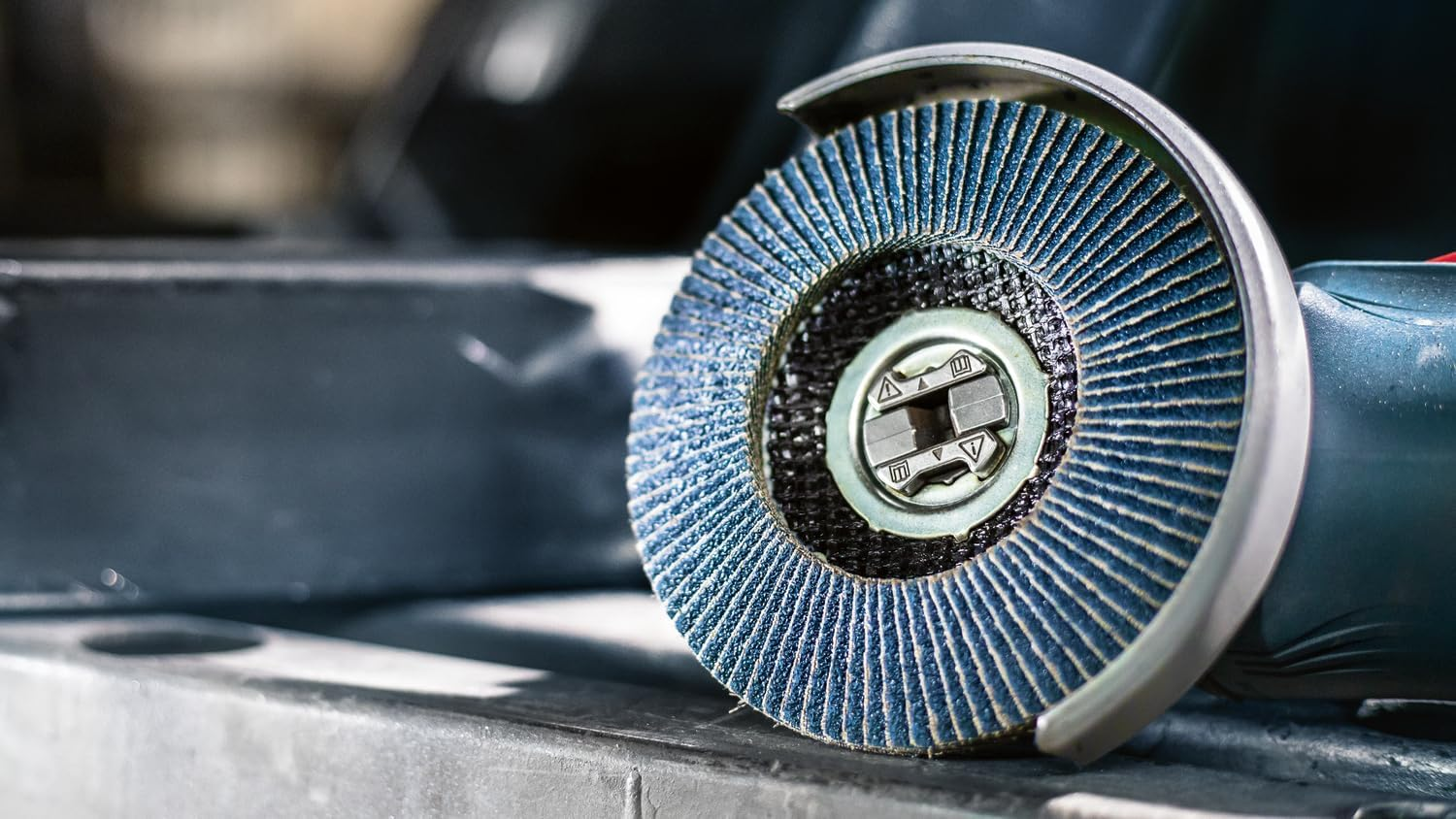 Bosch 1X PRO X571 Flap Disc, Angled Version, X-Lock (For Steel, Stainless Steel, &Oslash; 125 Mm, Grit 80, Professional Accessory Small Angle Grinder)