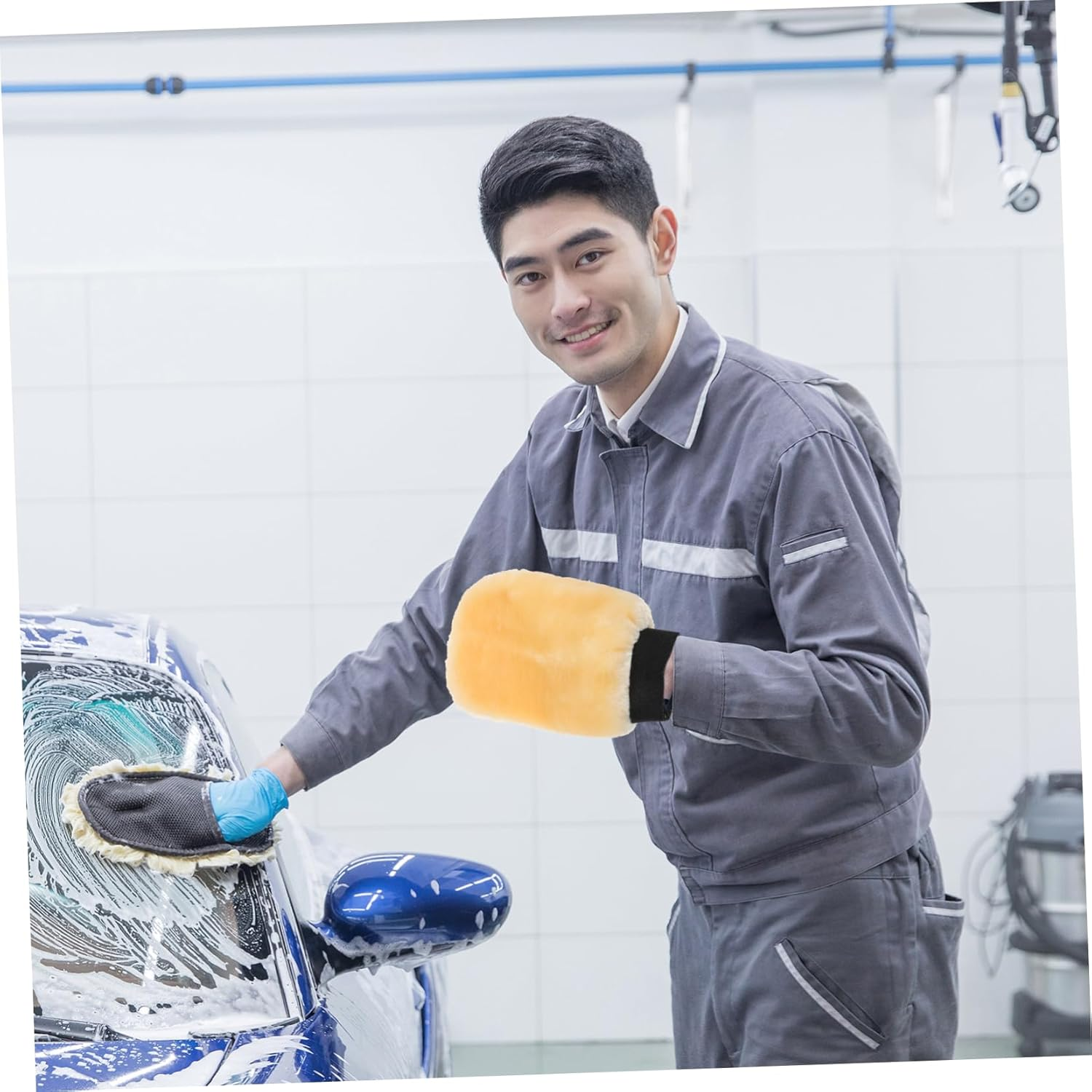 MAGICLULU Plush Double-Sided Car Wash Mitt with Wool Fiber, Vehicle Washing Gloves for Car Cleaning and Polishing, Soft Paw Design for Auto Exterior Care image number 4