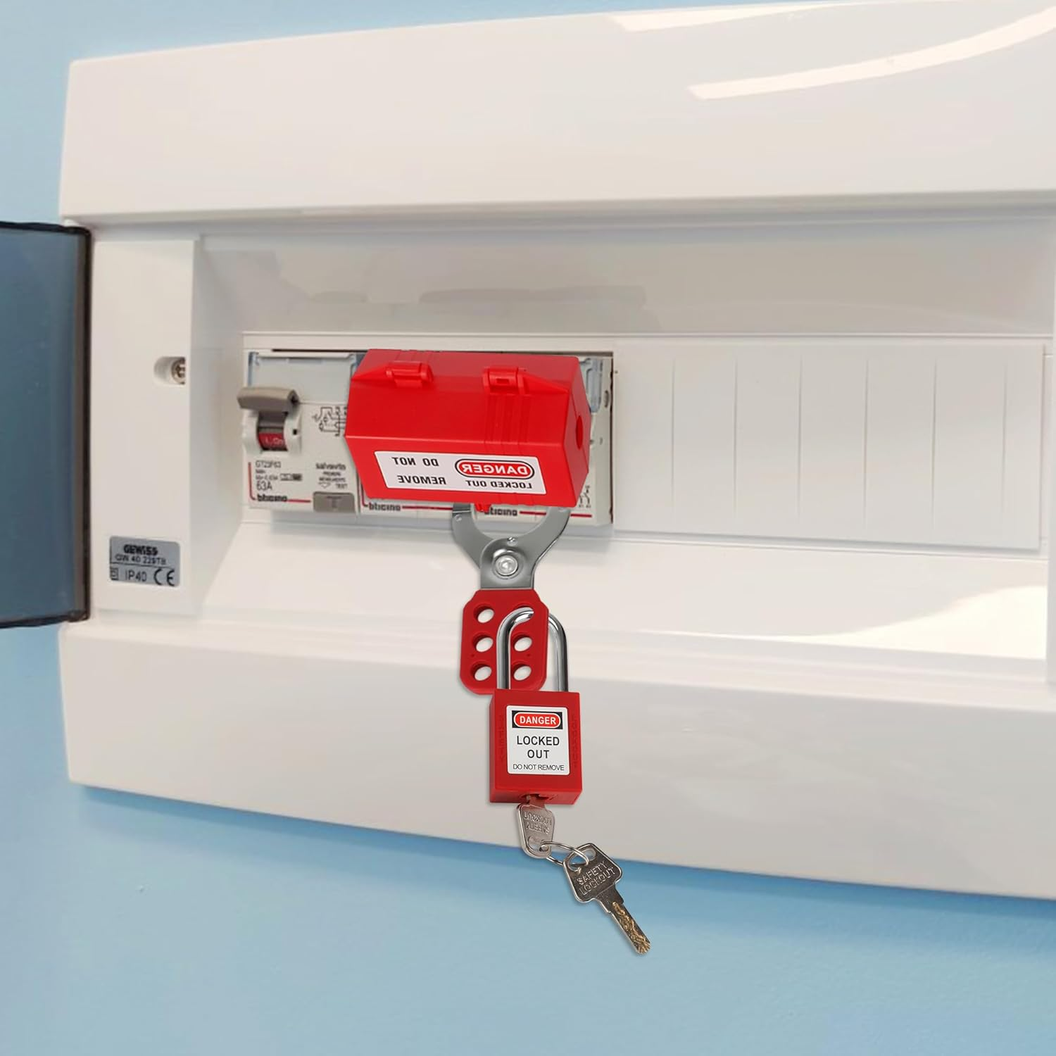 BEELUCK Electrical Lockout Tagout Kit, Includes Loto Padlocks, Plastic Hasp, Steel Hasp, Circuit Breaker Lockouts, Plug Lockout, Lockout Tagout Tags, Nylon Zip Ties and Carry Bag image number 3