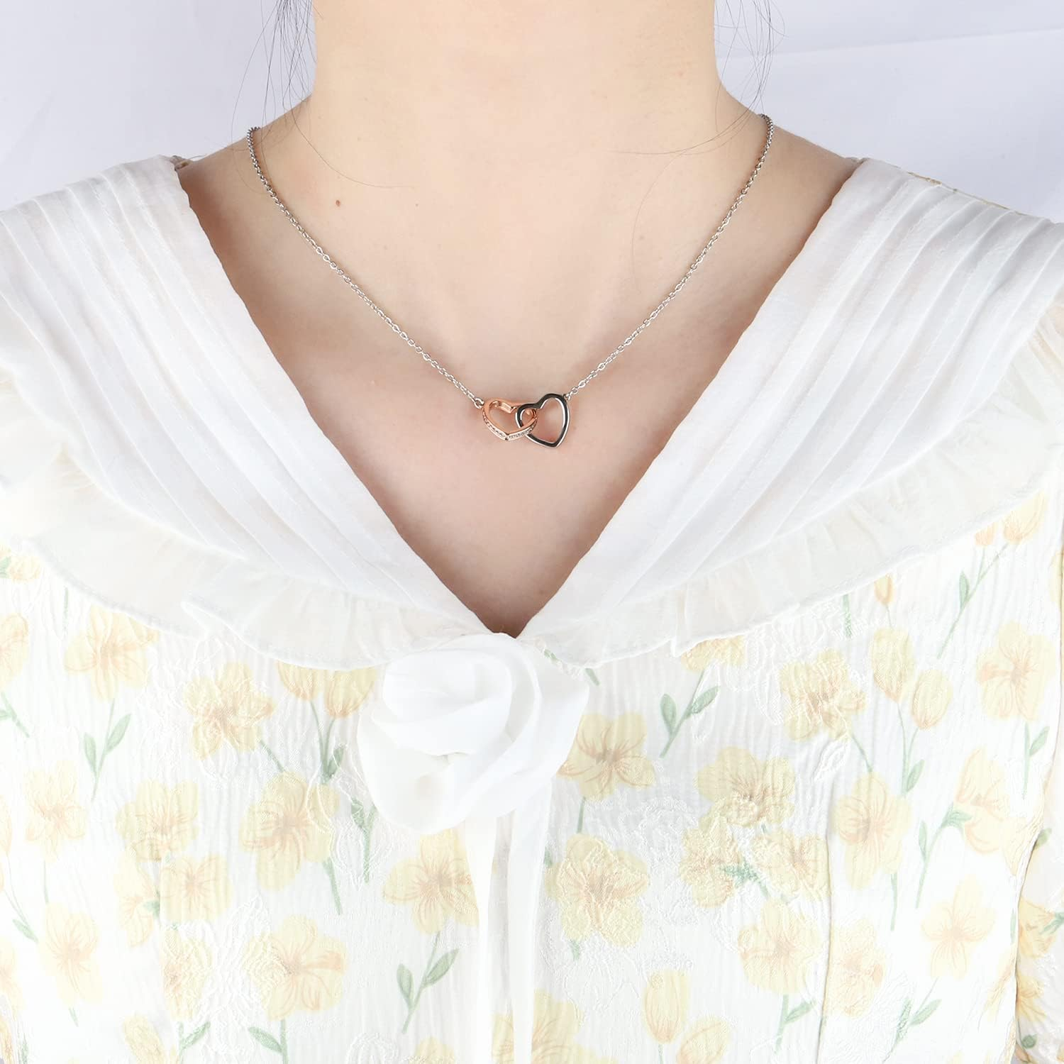 UJIMS Twin Sister Interlocking Hearts Necklace Twins Jewelry Twin Birthday Gifts for Twins Girl Message Necklace for Her image number 5