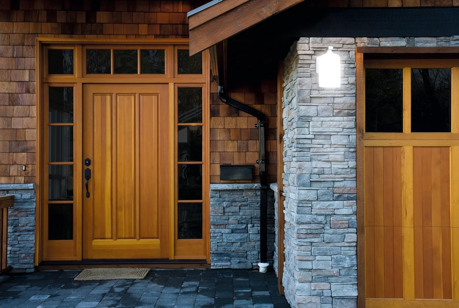 OSRAM Endura Classic Wall Light, White, E27, IP43, Aluminium Housing, Glass Diffuser, Suitable for Outdoor Use, Bulb Not Included image number 4