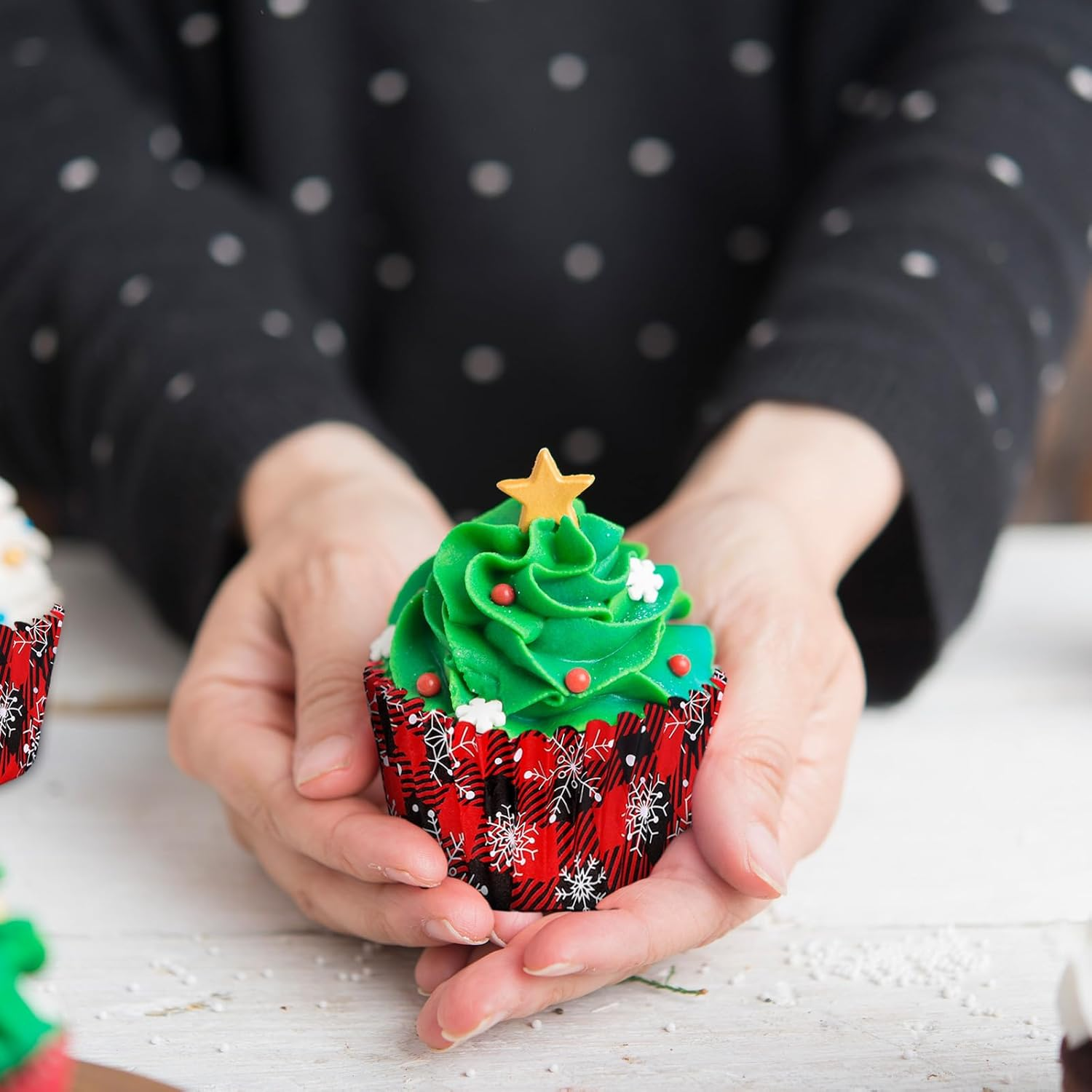 Whaline 300Pcs Christmas Plaid Snowflake Cupcake Liners Red Black Buffalo Plaid Cupcake Wrappers Baking Cups Holders Muffin Liners for Xmas Winter Holiday Birthday Party Supplies image number 2