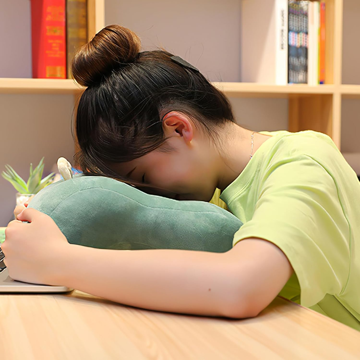 Healeved Piercing Pillow Comfortable Sleep Pillow Ear Piercing Pillow with Ear Hole Wear-Resistant Ear Pillow Donut Pillow image number 6