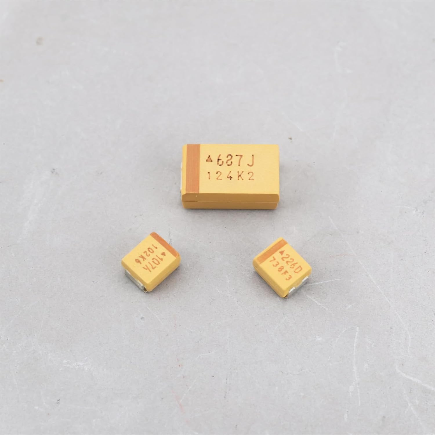 Emsea 3Pcs 687J 226D 107A Surface Mount Tantalum Capacitor Replacement Kit 6.3V-680Uf 20V-22Uf 10V-100Uf Compatible with Game Boy image number 1