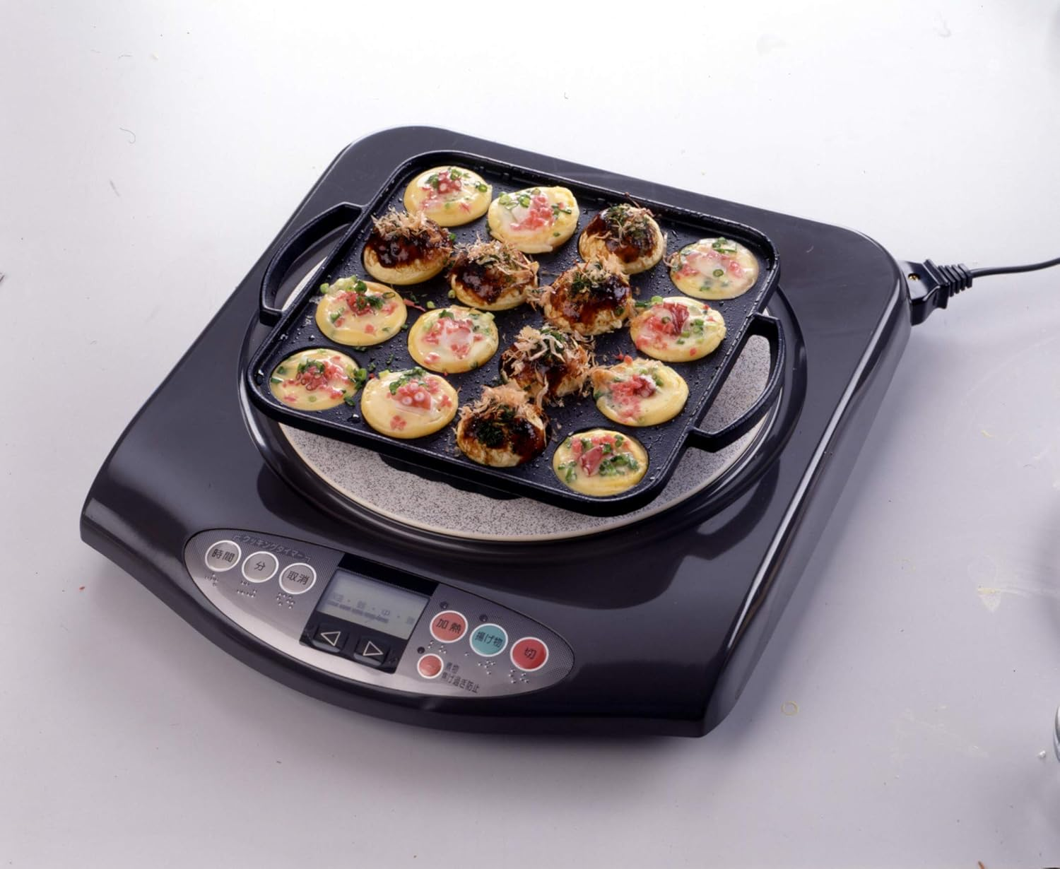 Ikenaga Ironworks Living with Iron Tuning Senka Takoyaki 16 Holes, Induction Compatible, Gift Wrapping Specifications - Denkutsu Senka Takoyaki 16 Holes image number 3