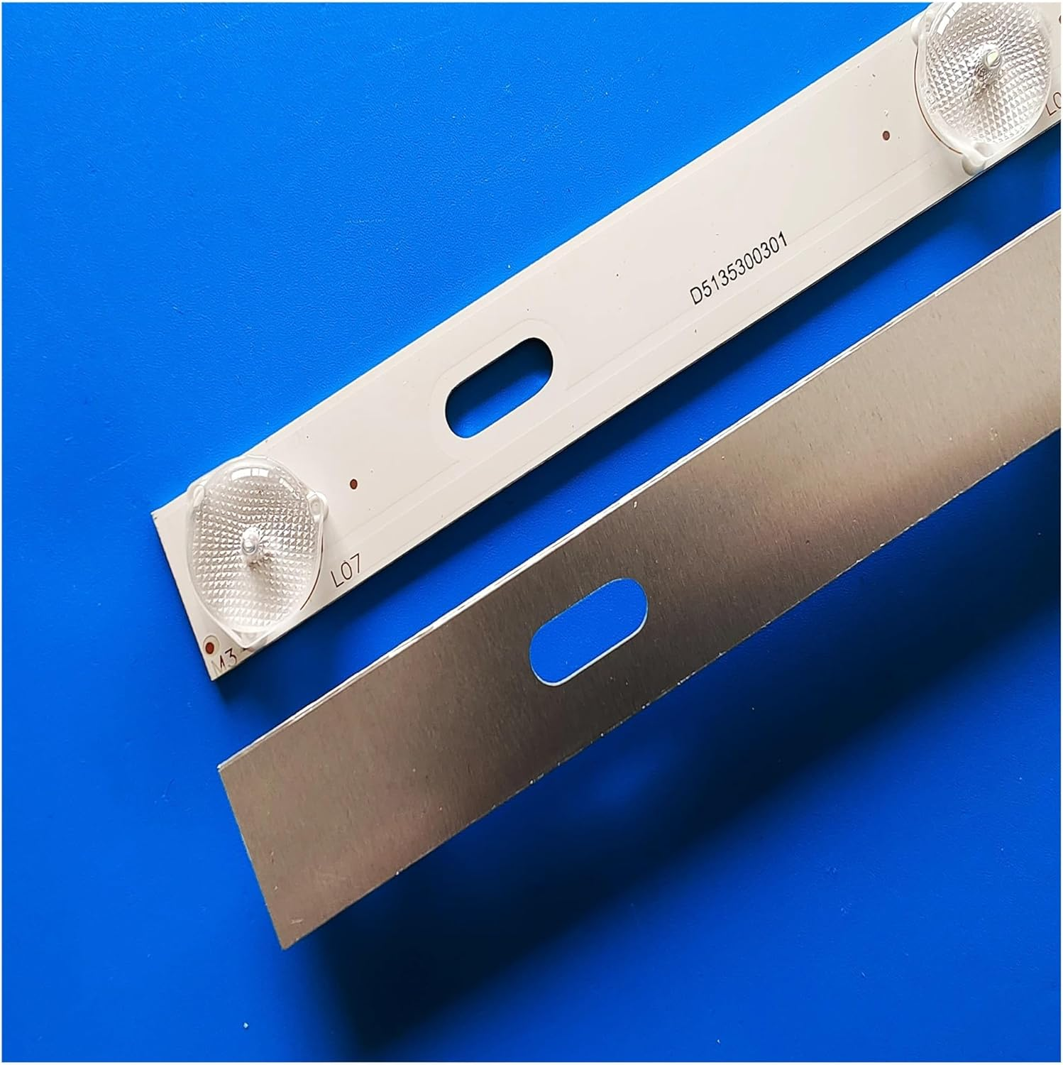 Tv'S LED Backlight Strips for D-EXP H32B7000E 32" LED TV Bars HL-00320A28-0701S-04 B0 Bands Rulers ZDCX32D07-ZC14FG-05 Array Tape image number 2