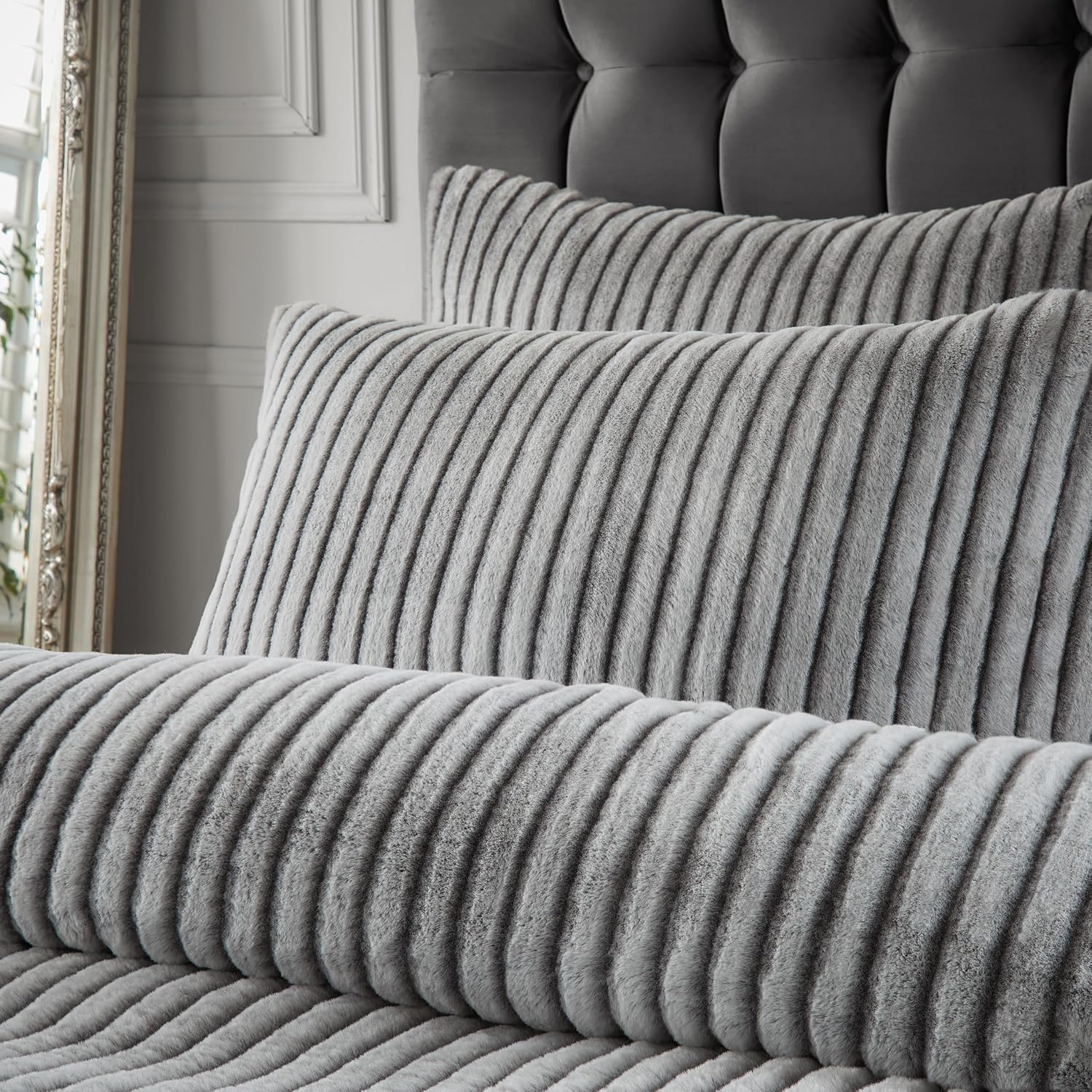 Paoletti Alpine Duvet Cover Set &ndash; Soft Faux Fur Striped Minimalist Bedding Set (Grey - Double) image number 2