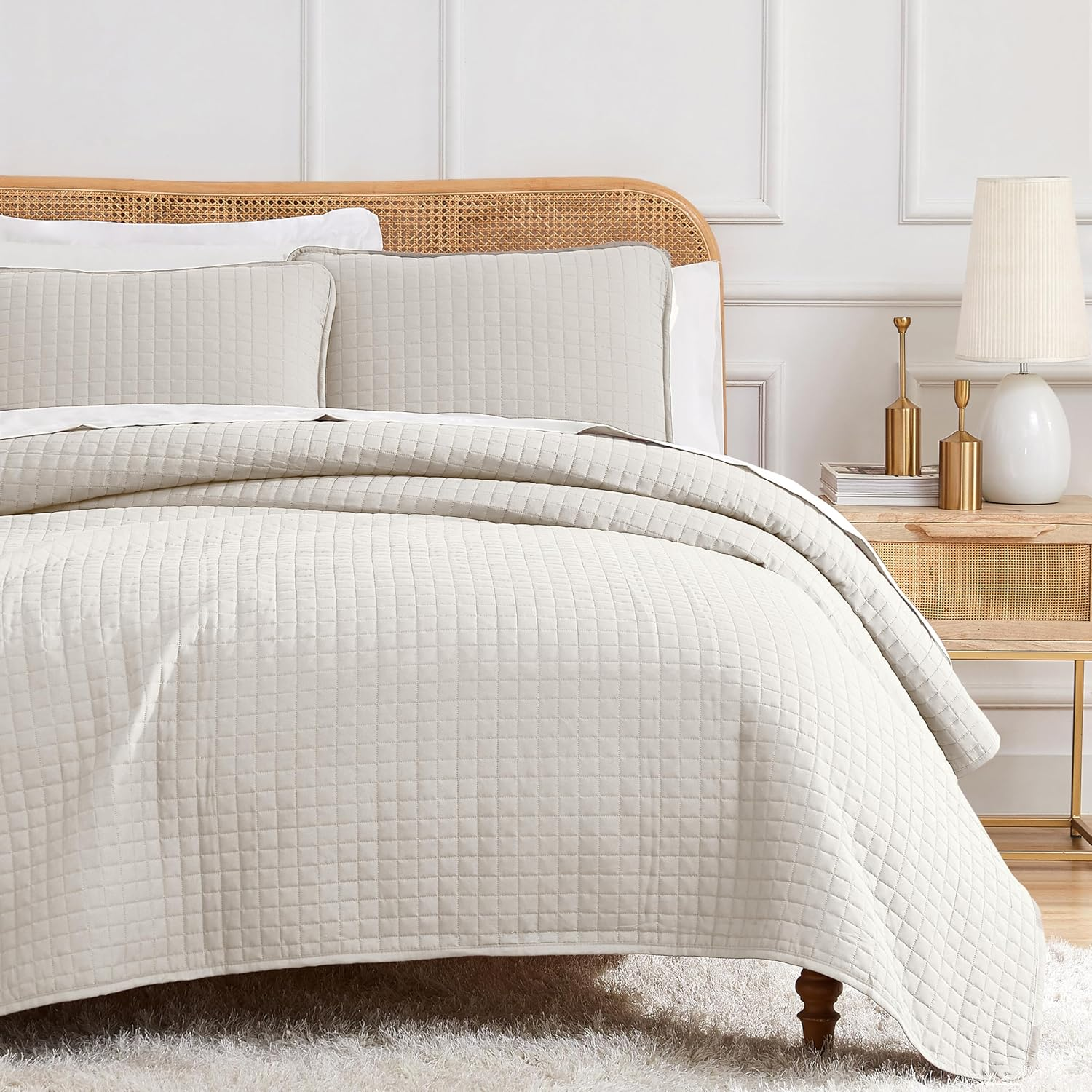 Southshore Fine Living, Inc. Oversized King Quilt Bedding Set, Soft Brushed Microfiber, Wrinkle-Free, Stain and Pet Hair Resistant Bedding, California/King Size Quilt Coverlet Set W/2 Shams, Cream