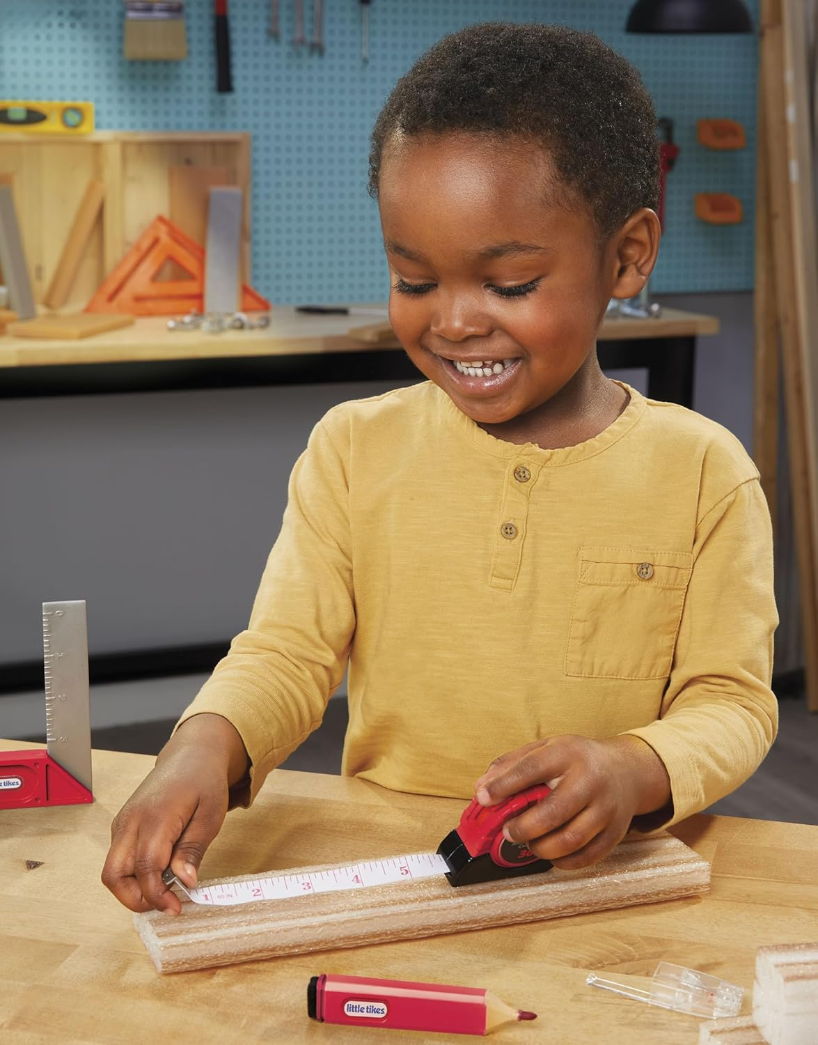 Little Tikes Creative Construction Measure & Cut Set with 5 Accessories, Pretend Play Construction Set, for Boys and Girls Ages 3+ Years image number 3