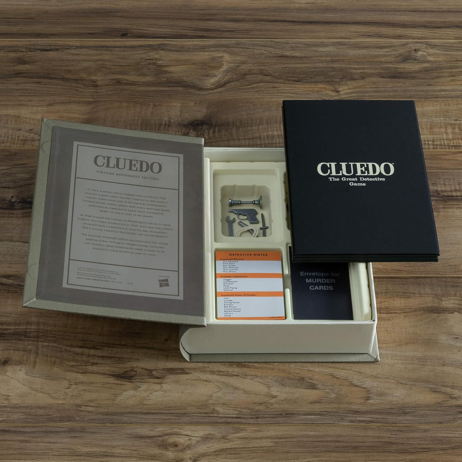 Cluedo Linen Vintage Bookshelf Edition image number 2
