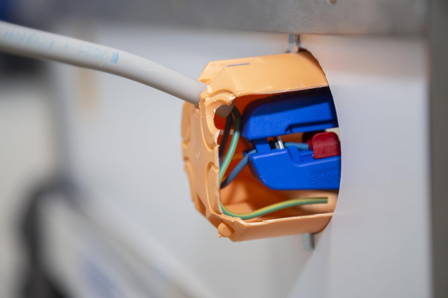 WEICON Tools No. 5 Pro Wire Stripper | Automatic Wire Stripper for All Standard Flexible and Solid Conductors from 0.2-16 Mm&sup2; | Self-Adjusting to Conductor Cross Section